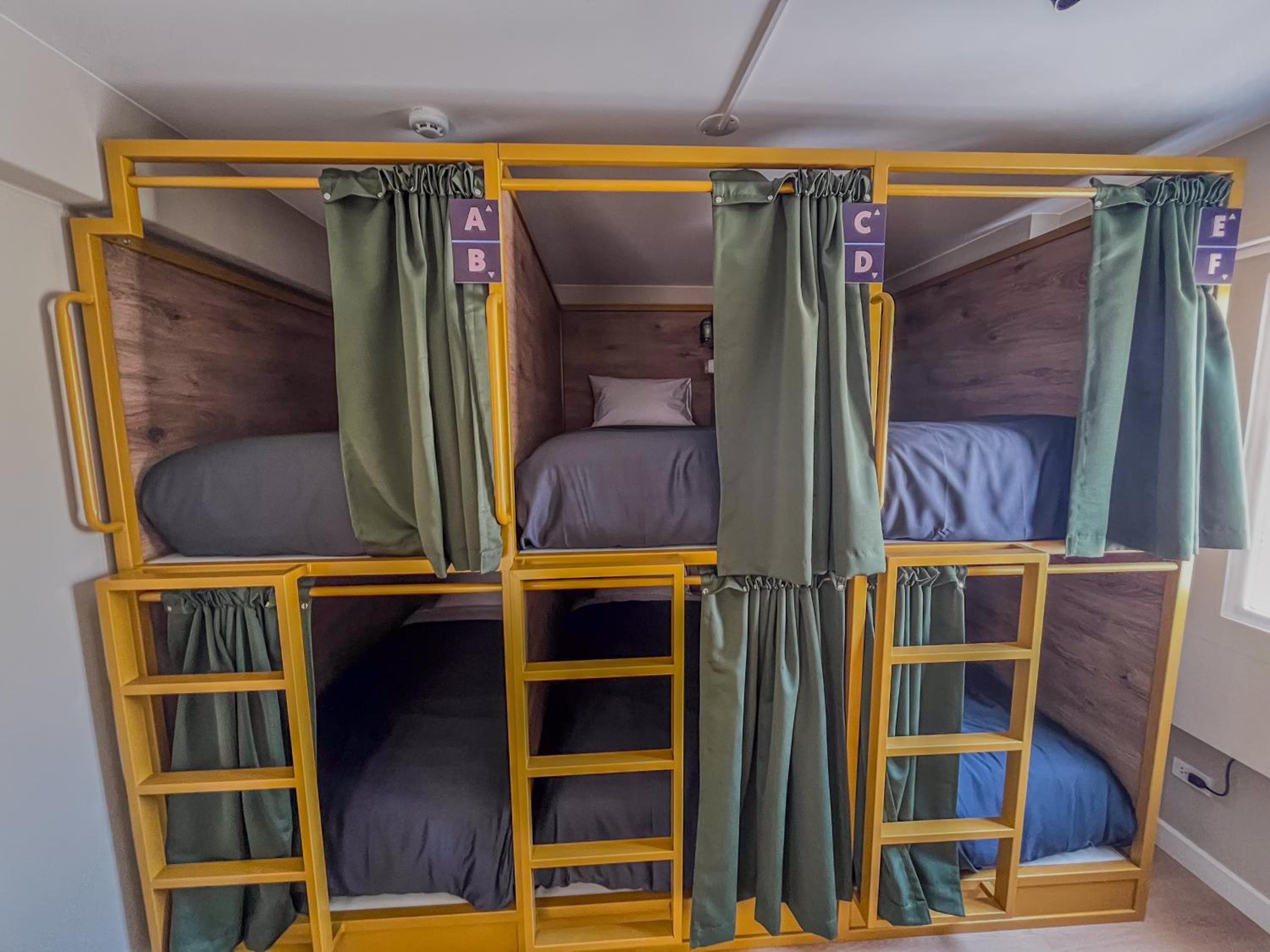 Bed in 6-Bed Mixed Dormitory Room photo 2