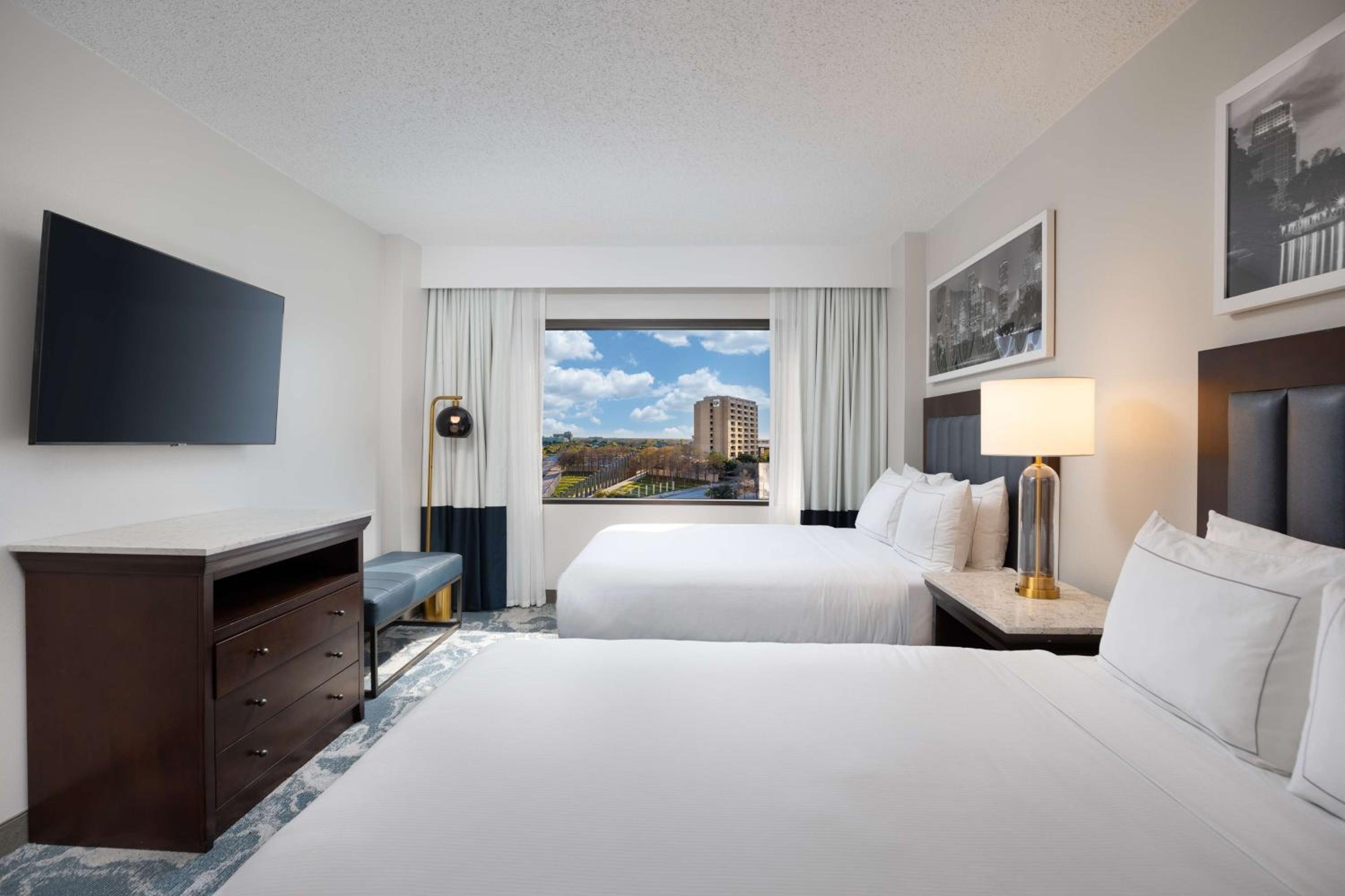 One-Bedroom Queen Suite with Sofa Bed and Kitchen - Photo 28
