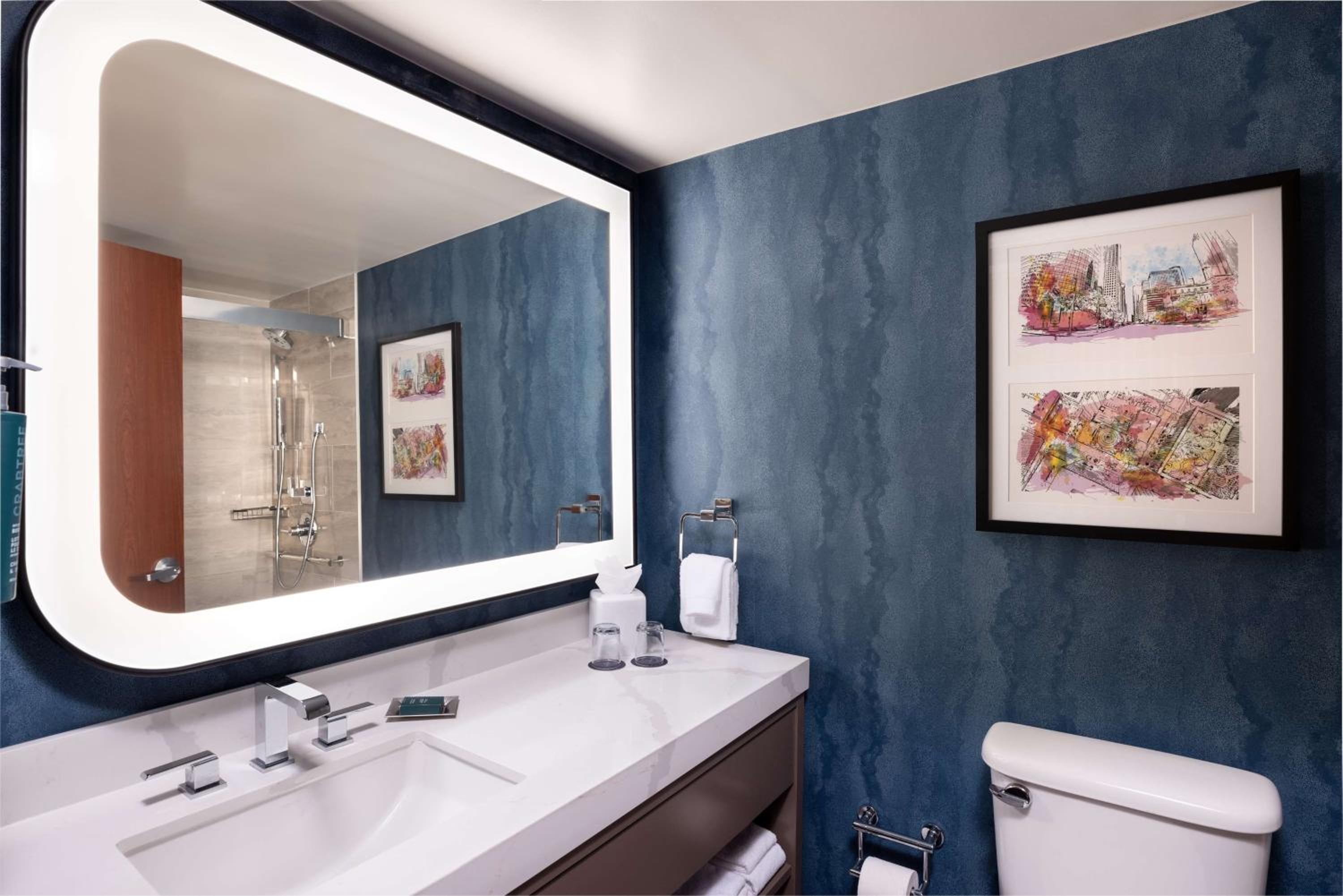 Junior King Suite with Sofa Bed and Kitchen - Photo 17