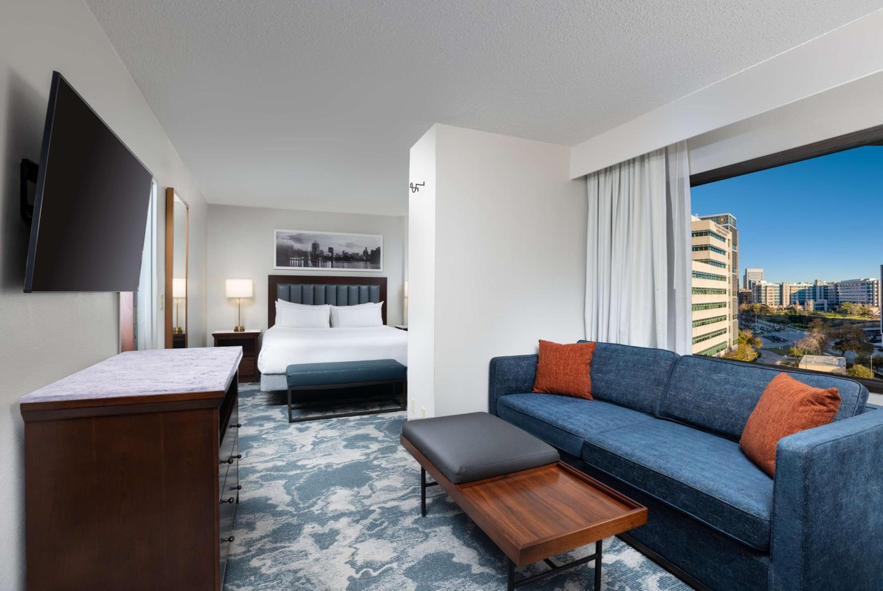 Junior King Suite with Sofa Bed and Kitchen - Photo 5