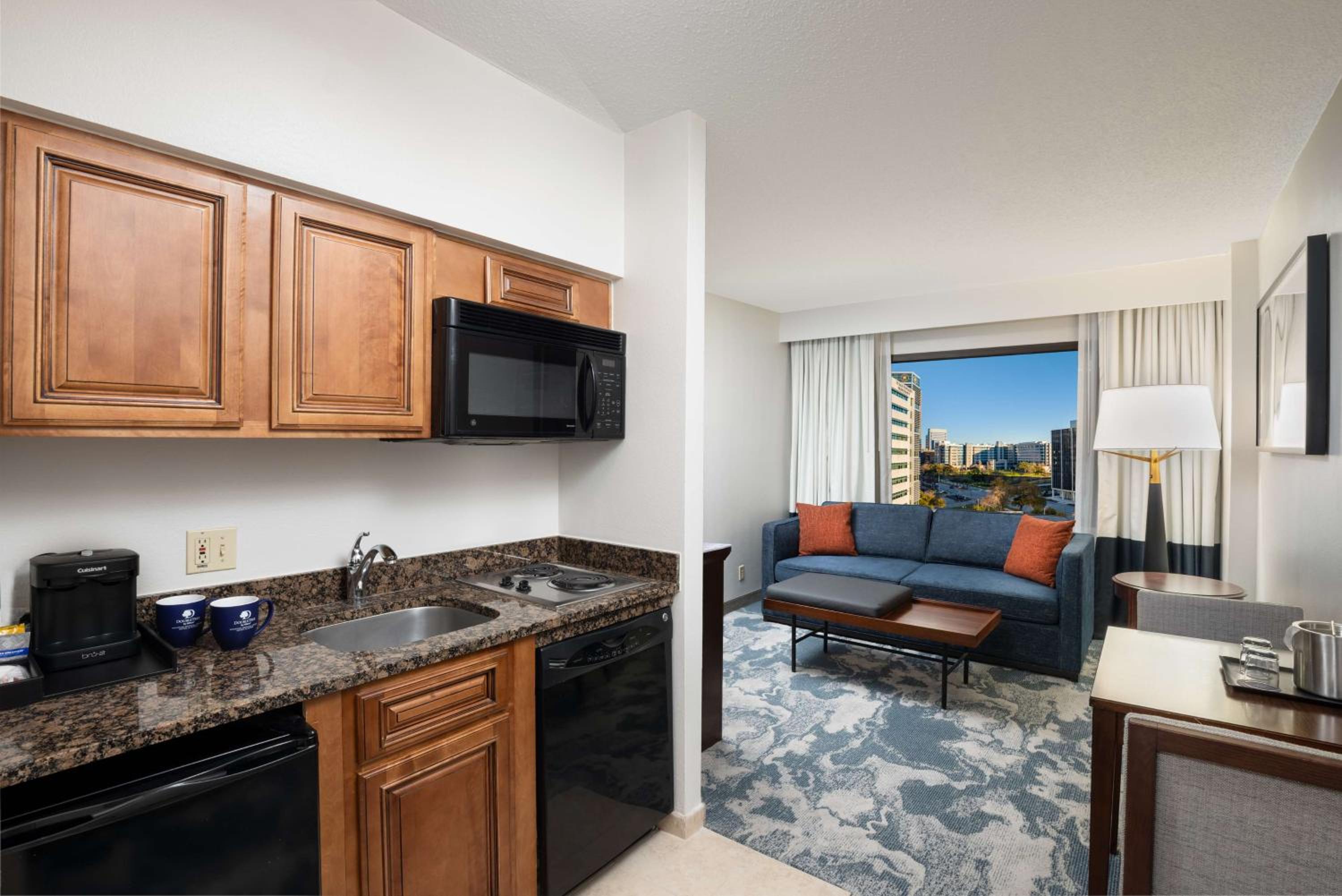 Junior King Suite with Sofa Bed and Kitchen - Photo 6