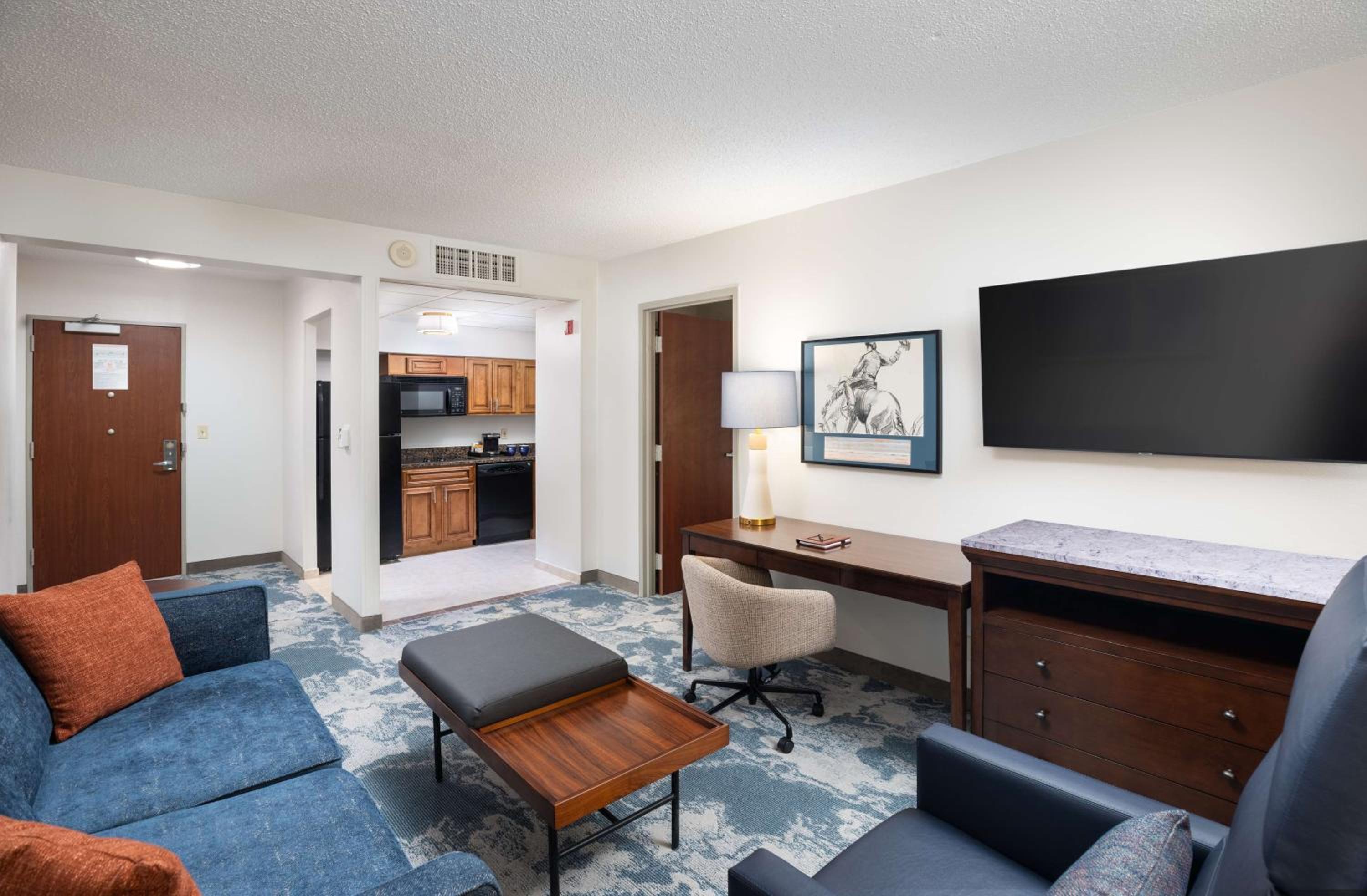 Junior King Suite with Kitchen and Tub - Mobility Accessible - Photo 12