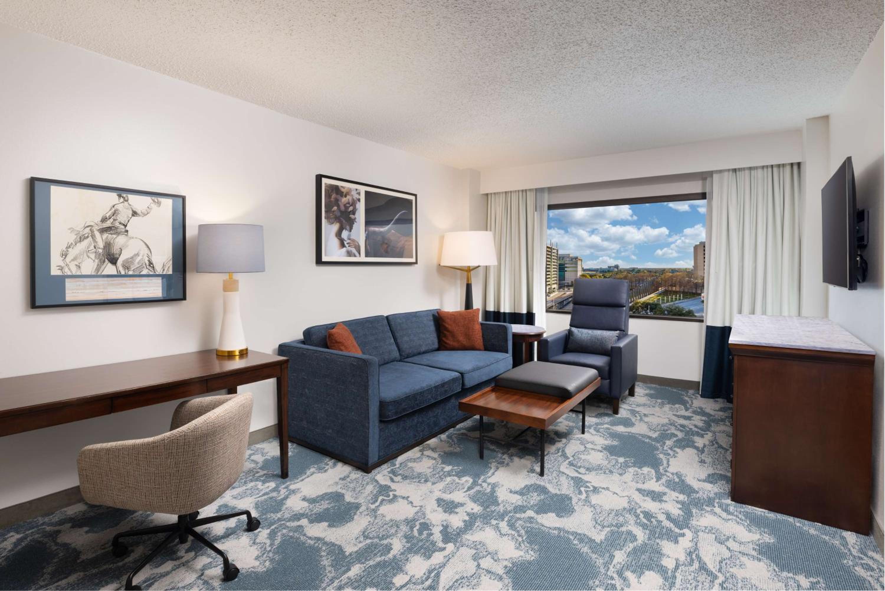 One-Bedroom King Suite with Sofa Bed and Kitchen - Photo 20