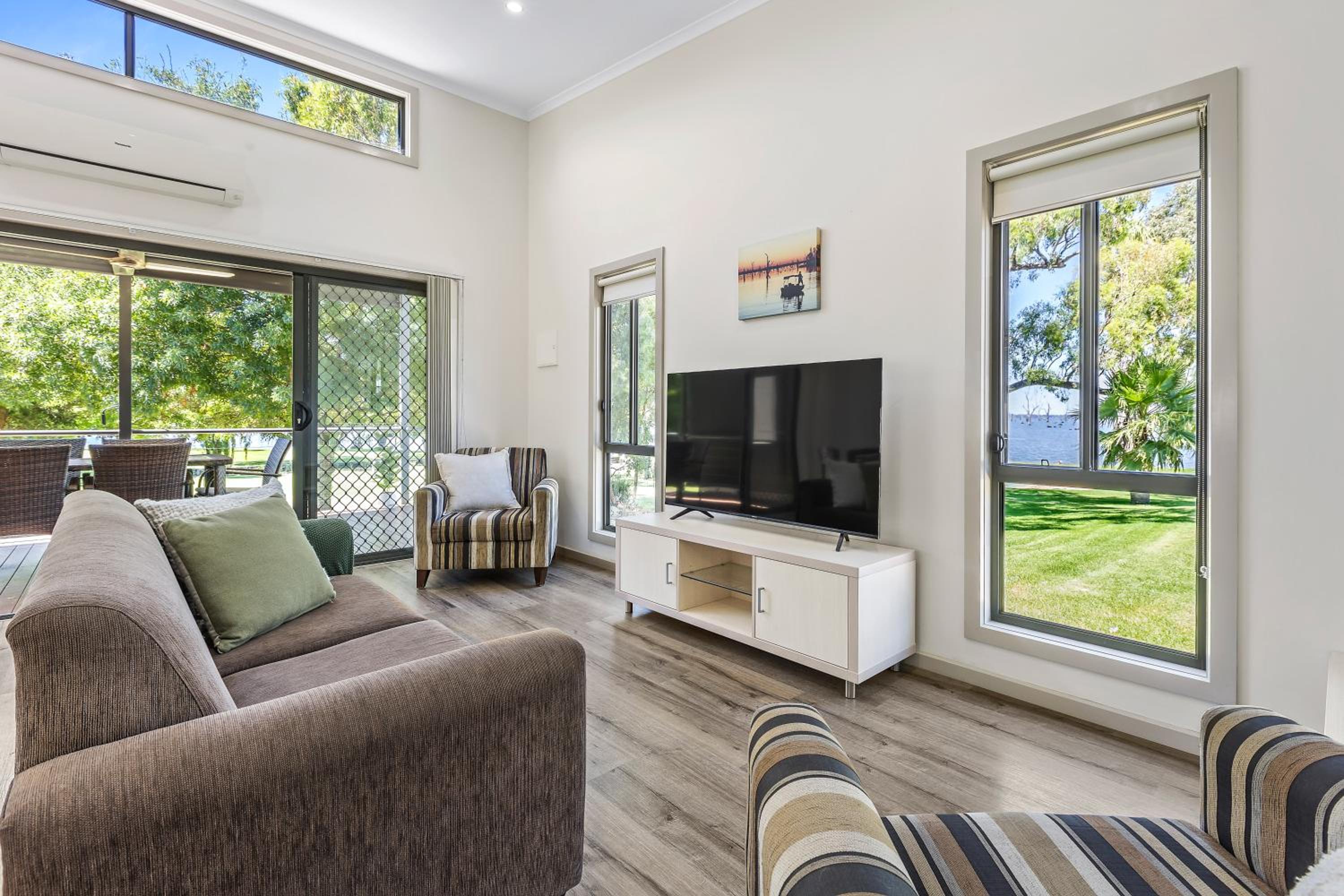 Waterfront Villa (3BR) photo 1
