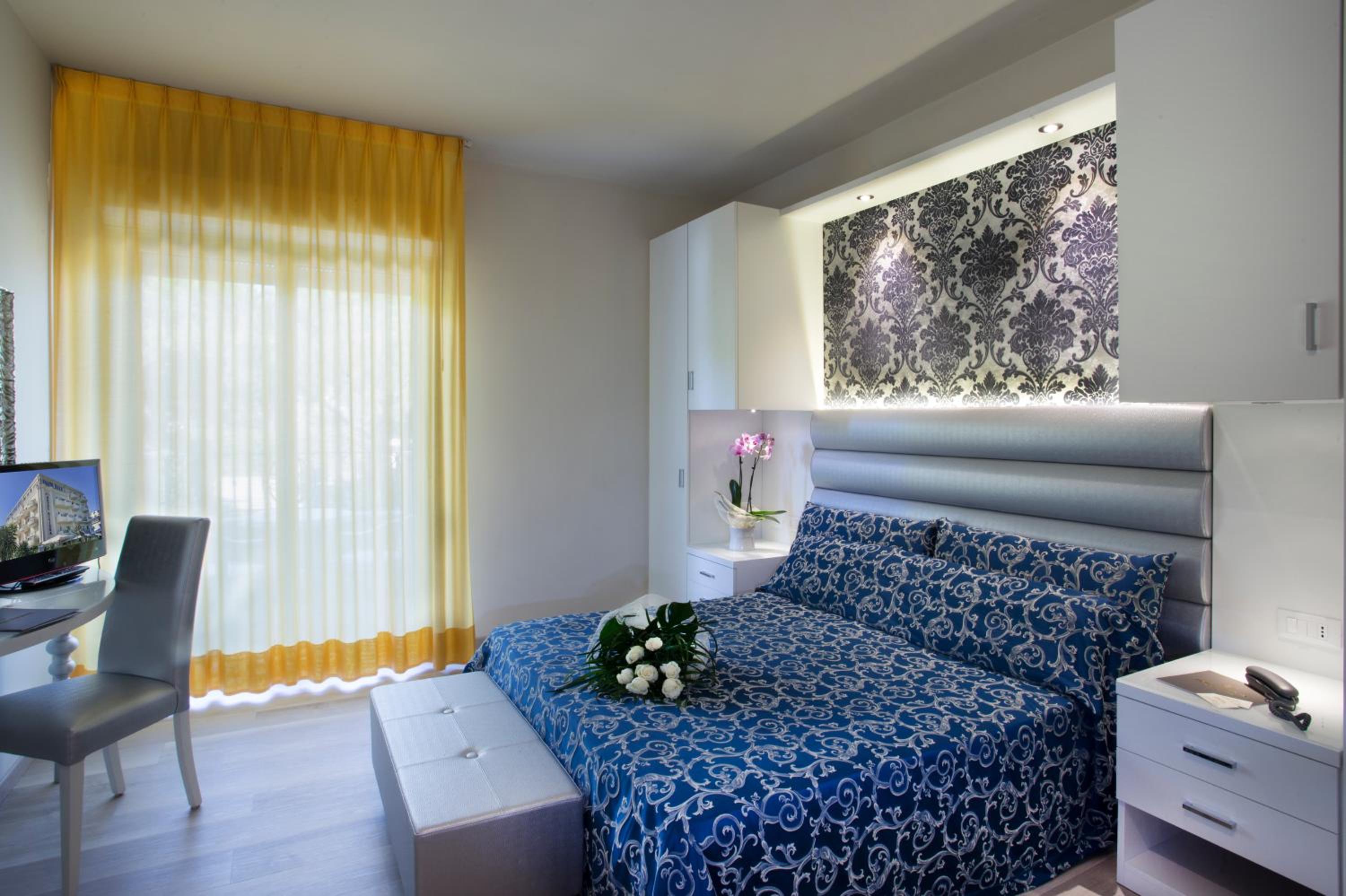 Superior Double or Twin Room with Side Sea View - Photo 13