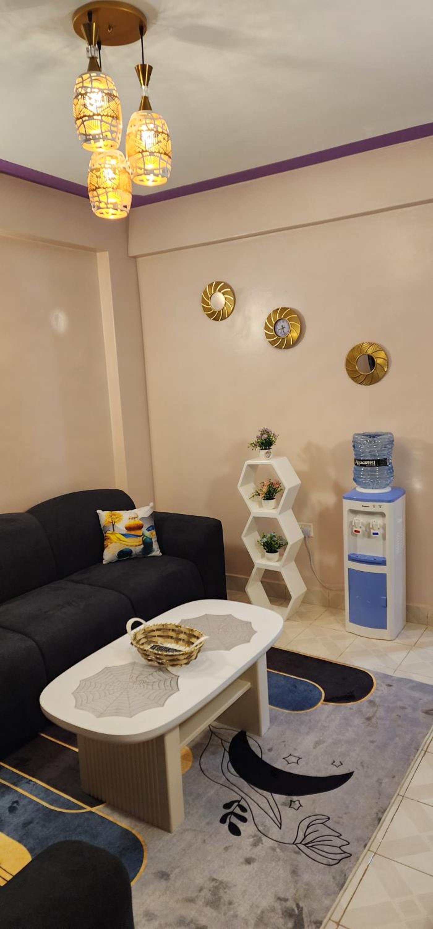One-Bedroom Apartment with Balcony and Mountain View   photo 1