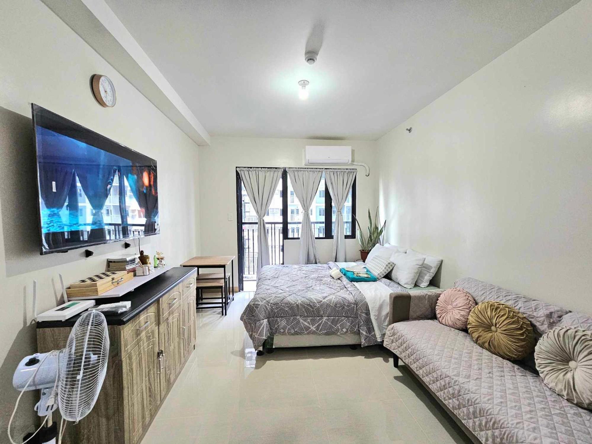 One-Bedroom Apartment photo 1
