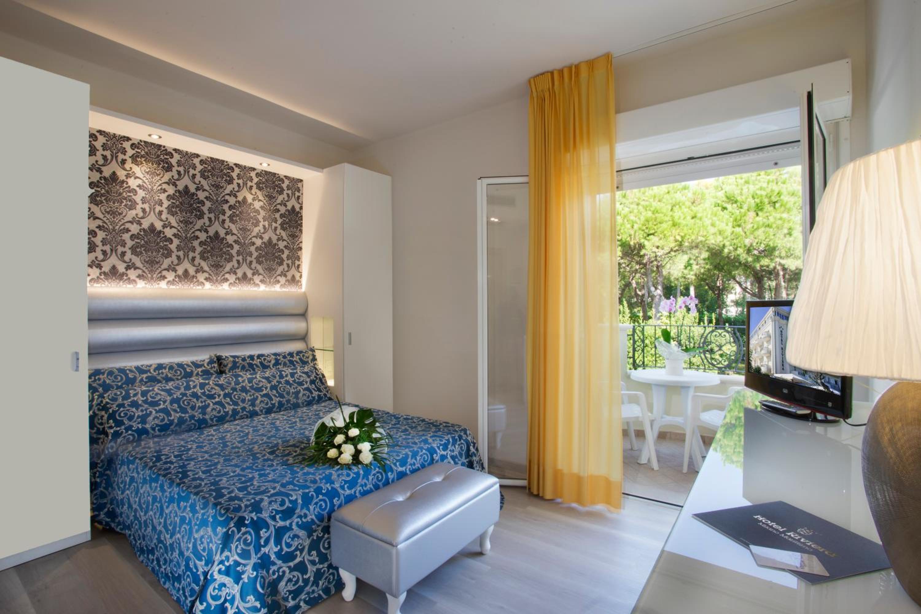 Superior Double or Twin Room with Side Sea View - Photo 12
