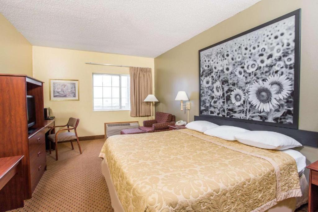 Western Inn & Suites, Photo 3