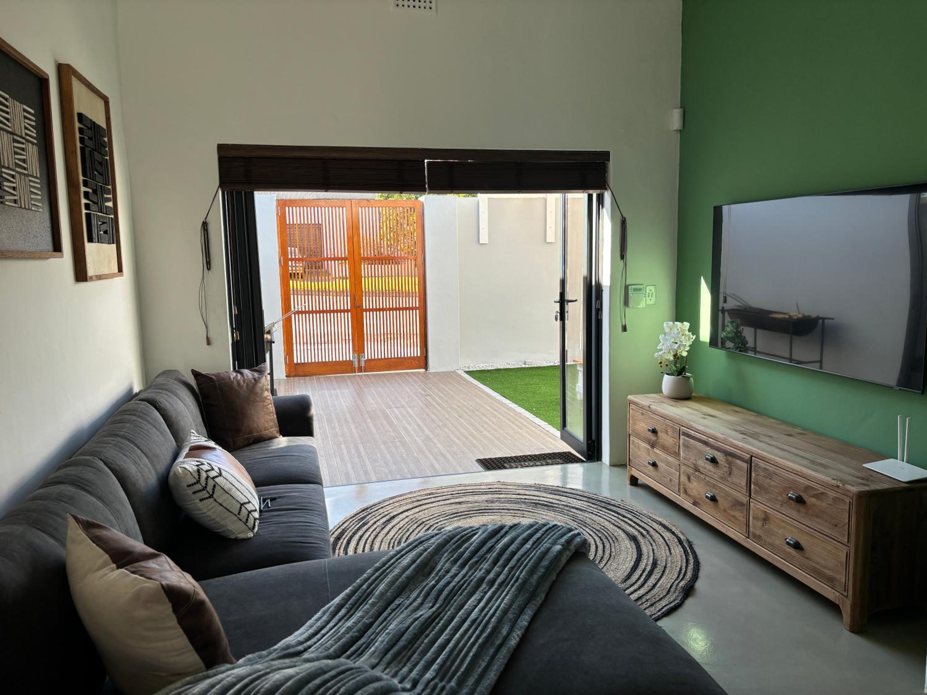 One-Bedroom House photo 2