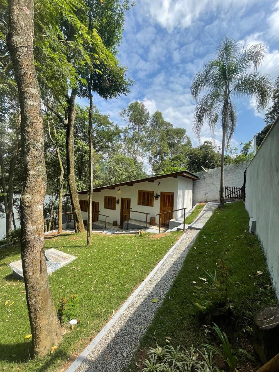 Three-Bedroom House photo 3