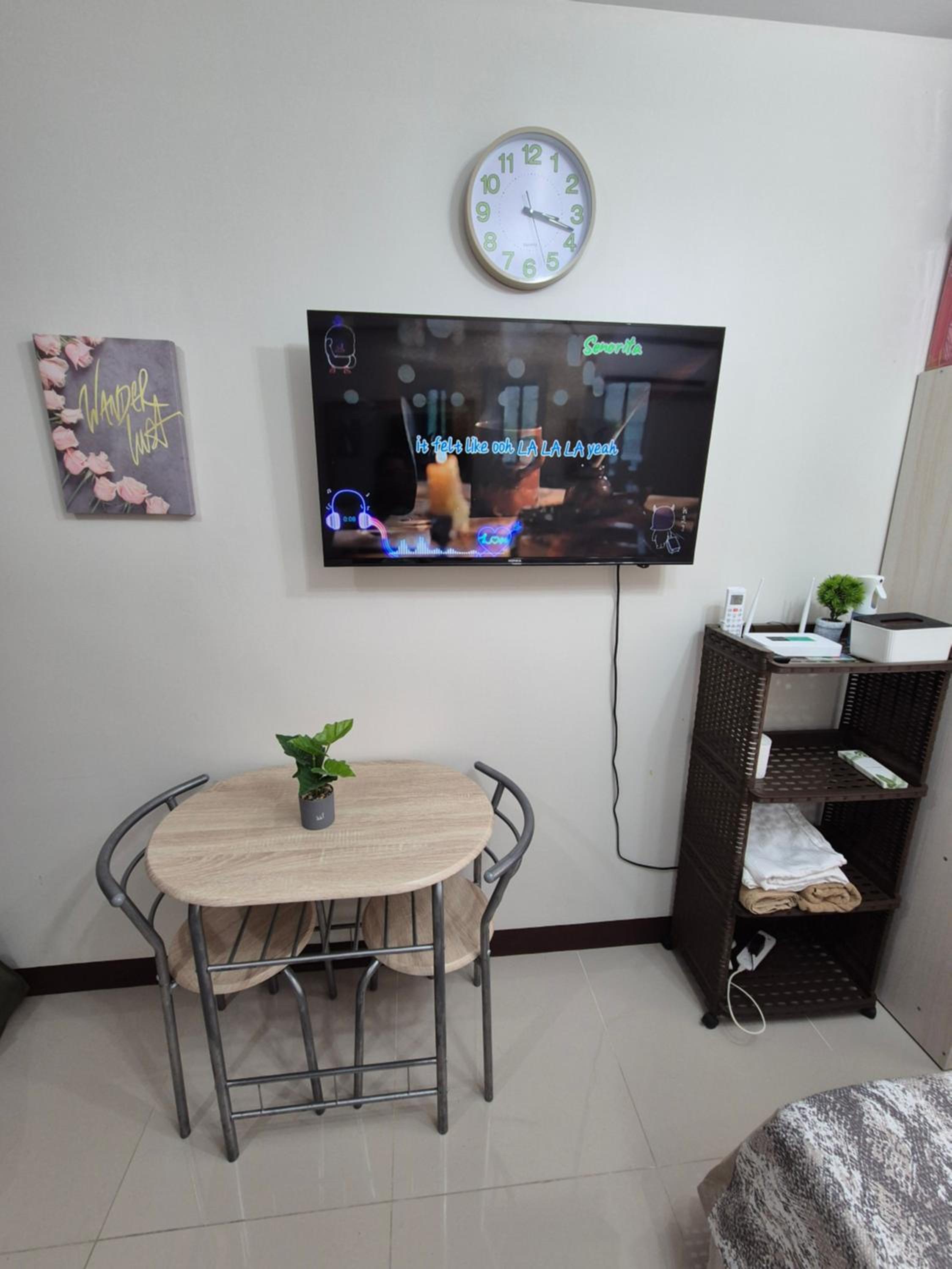 Studio Apartment with Balcony photo 2