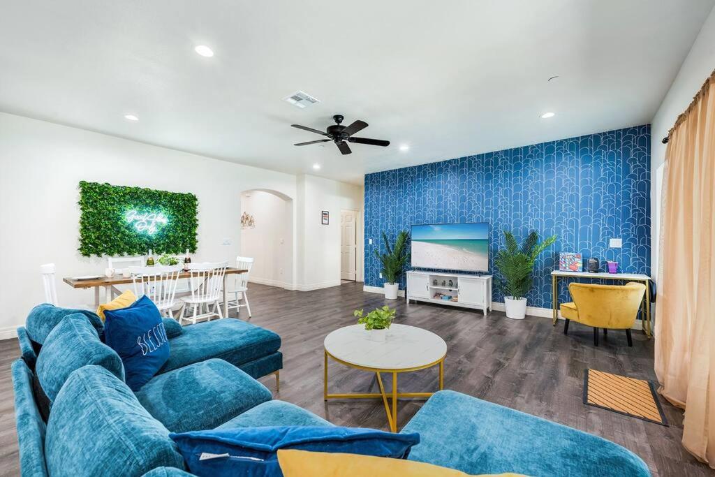 Five-Bedroom House photo 1