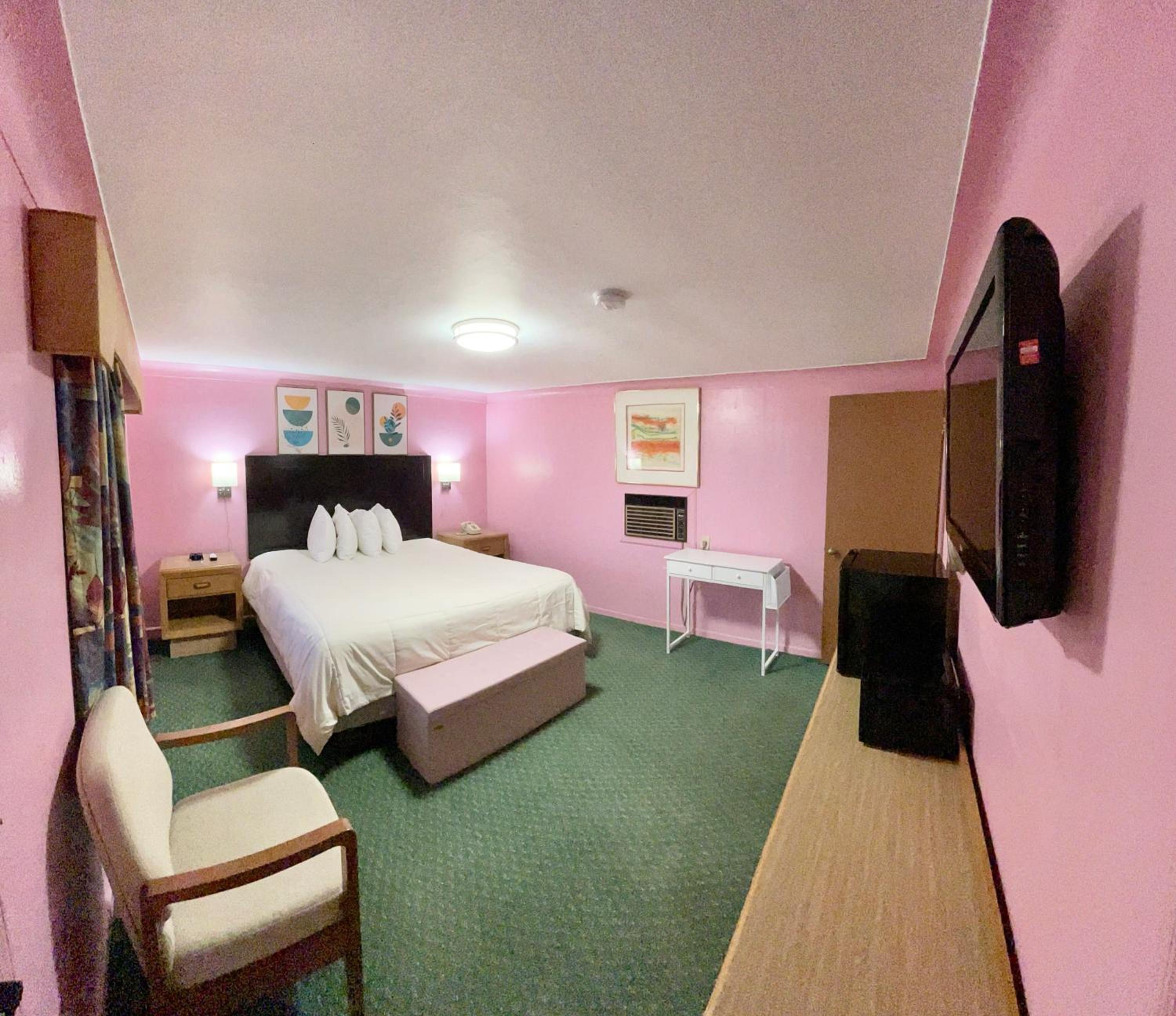 Standard King Room - Non-Smoking  - Photo 1
