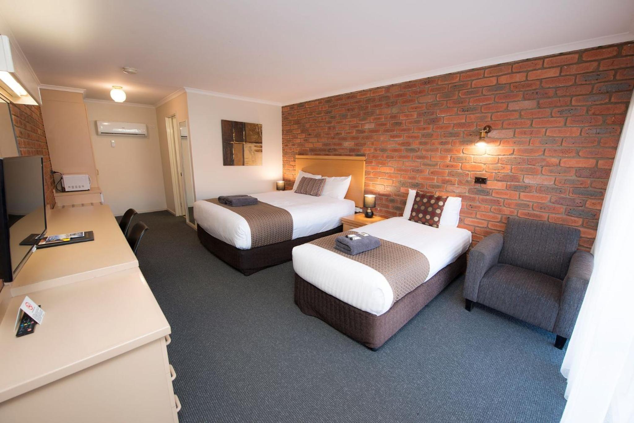 Standard Twin Room