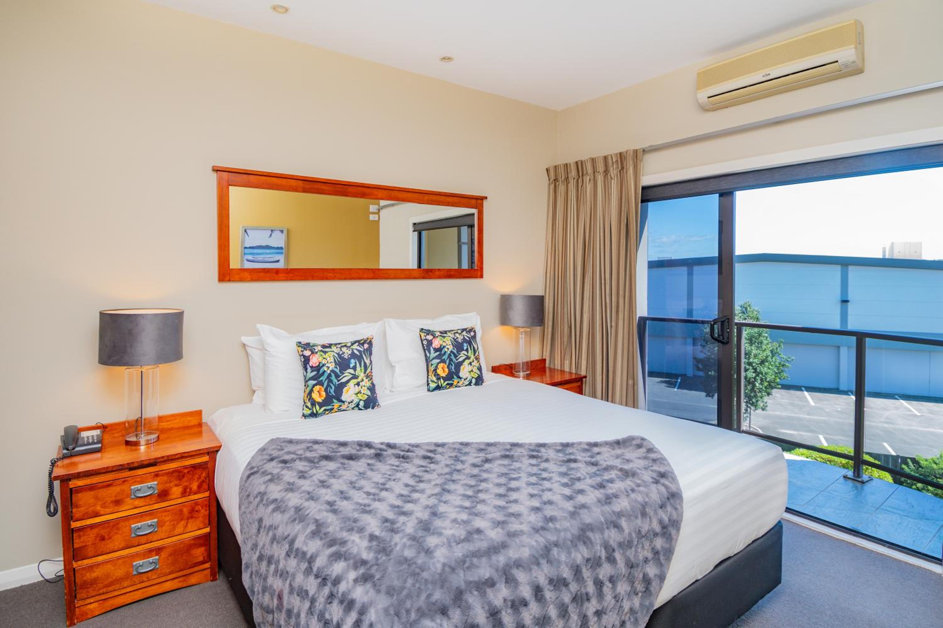 Standard One-Bedroom Apartment - Photo 11