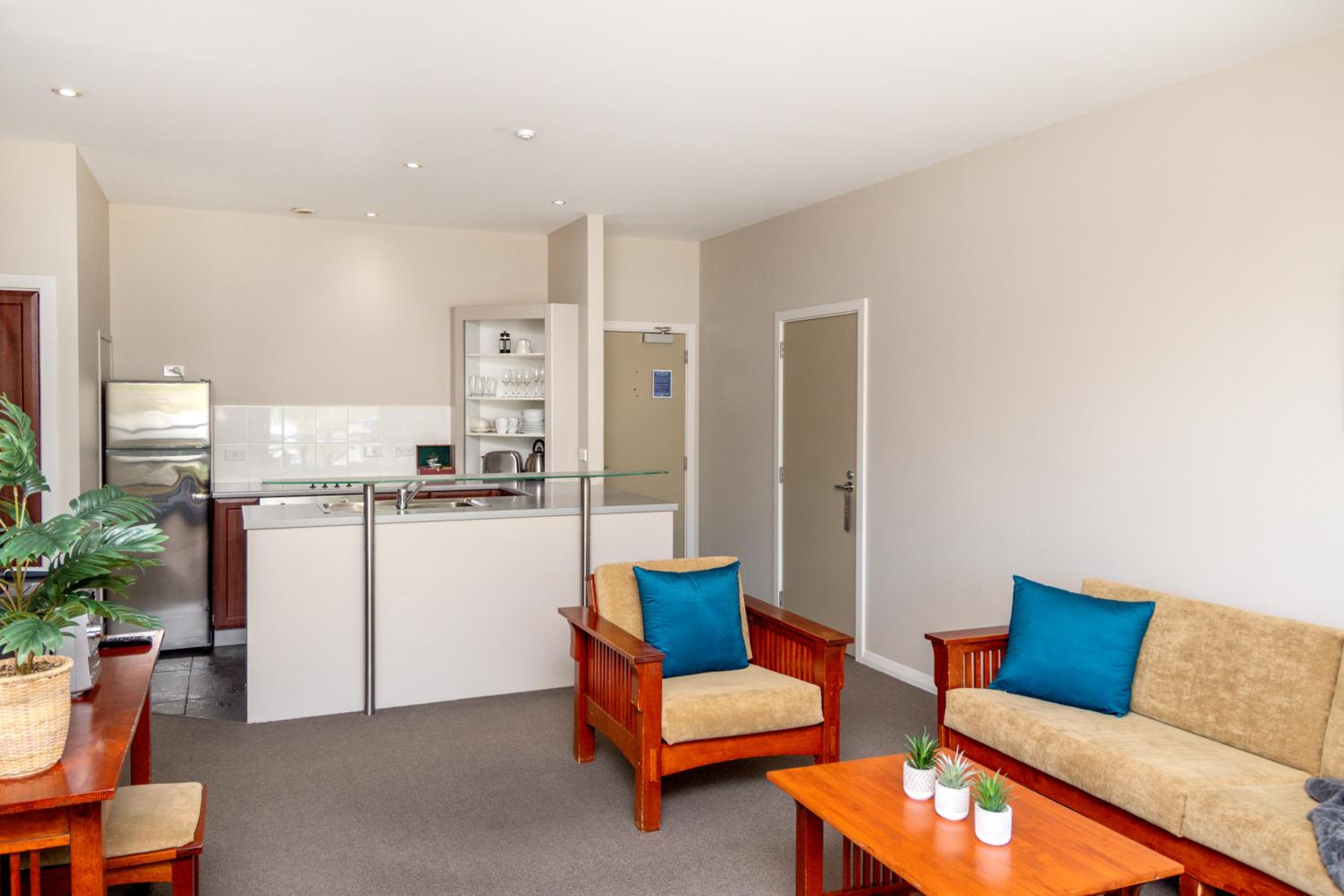 Standard One-Bedroom Apartment - Photo 8
