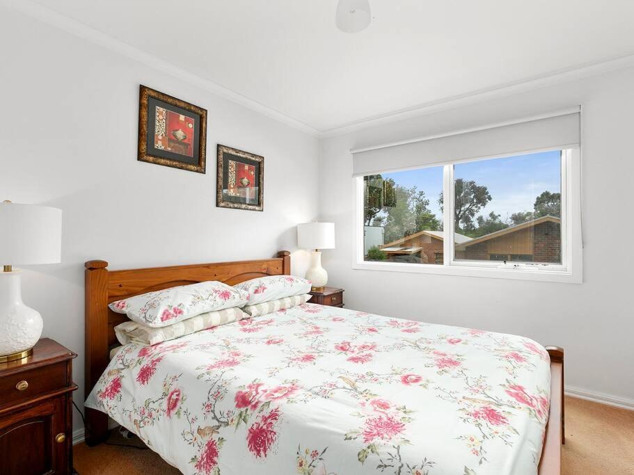 Five-Bedroom House photo 1