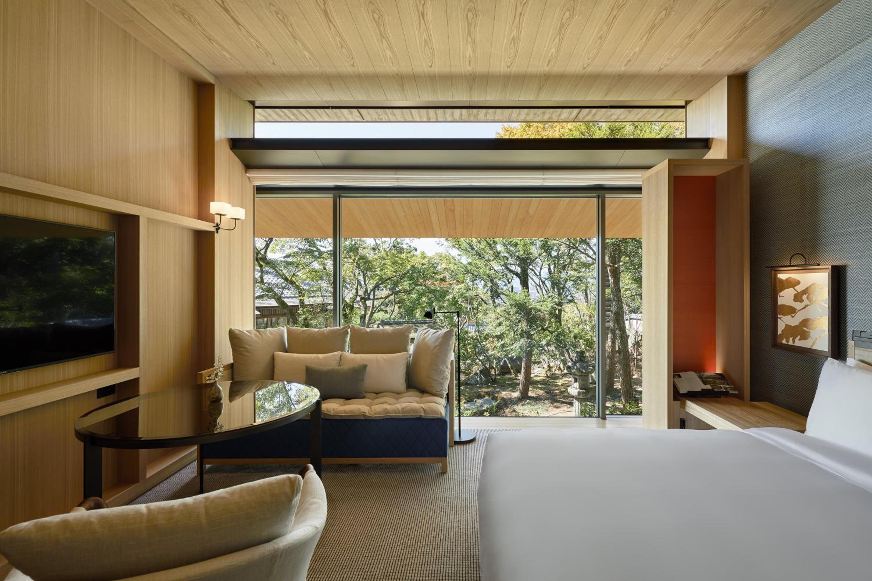 King Room with Garden View - Photo 6