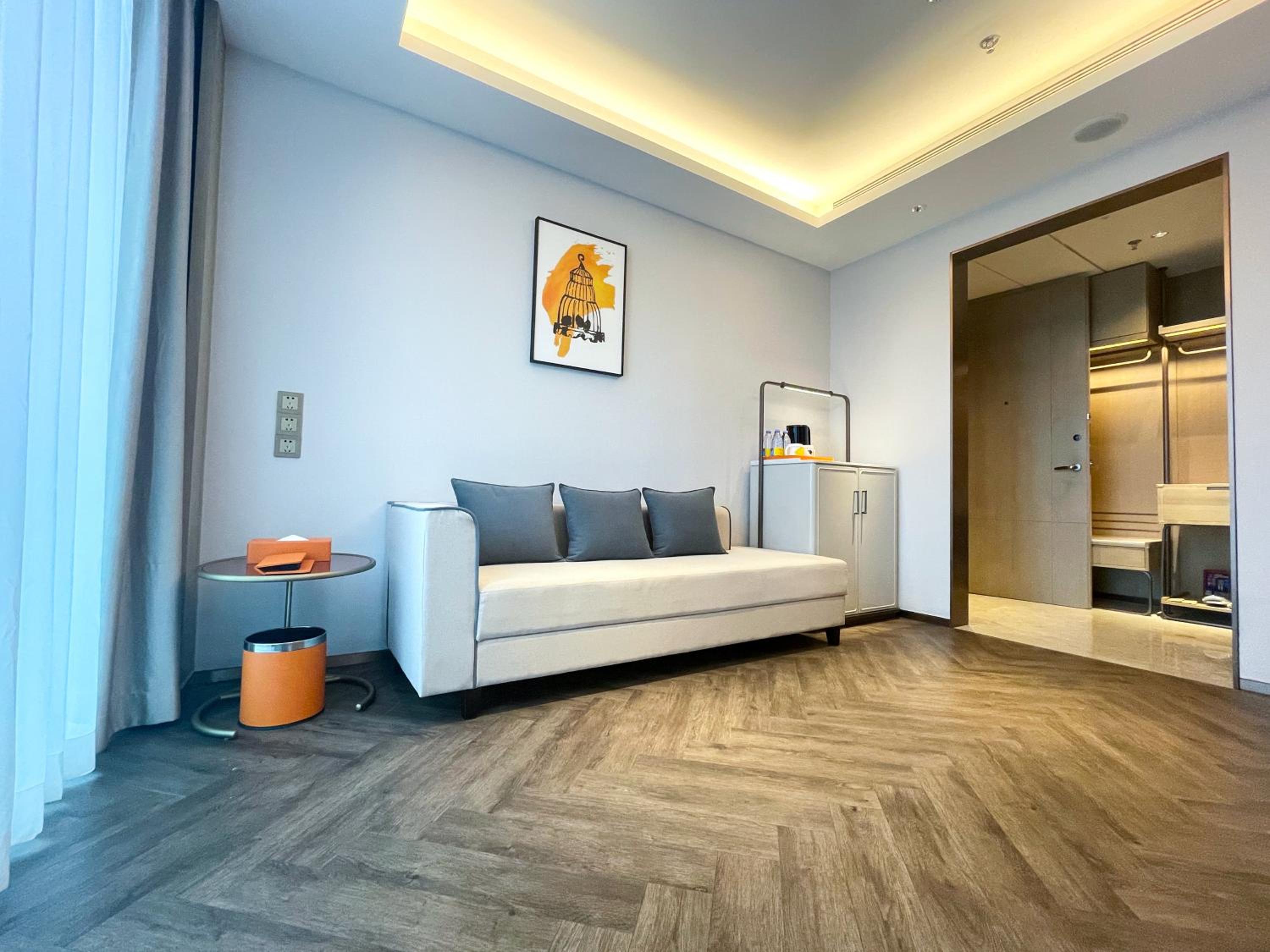 Grand King Room with Living Area and River View - Photo 1