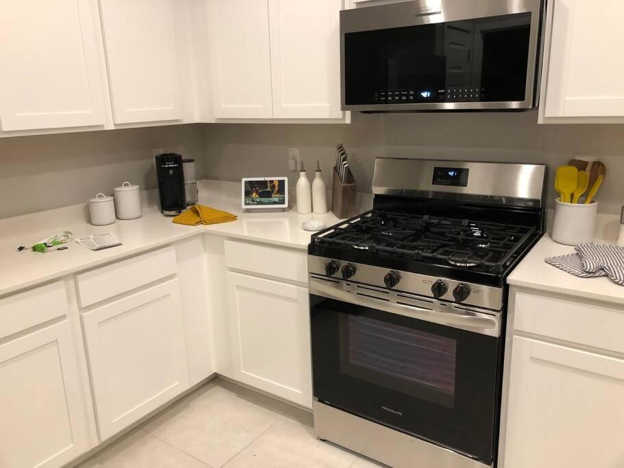 Three-Bedroom House photo 2