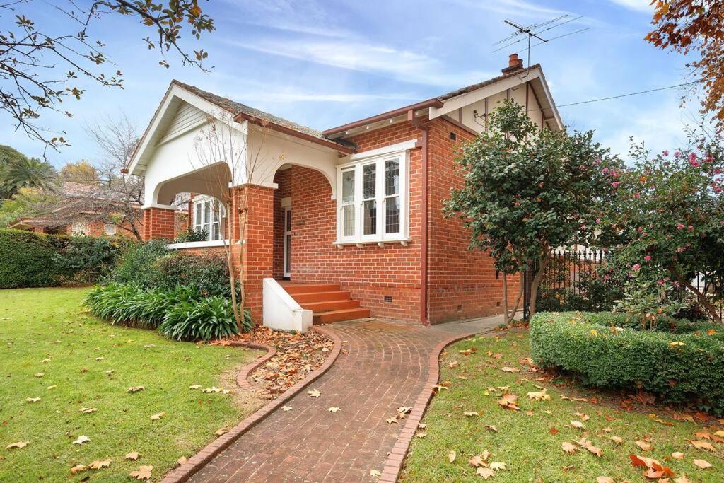 Three-Bedroom House photo 2