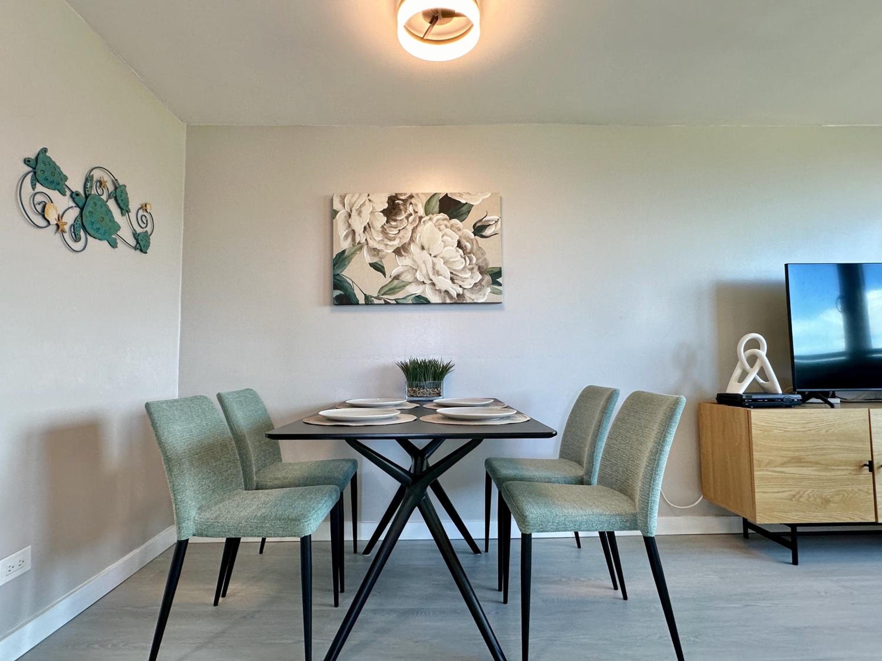 Amazing View Waikiki Beach 28th Floor 1BR Family and Group Condo: One-Bedroom Apartment photo