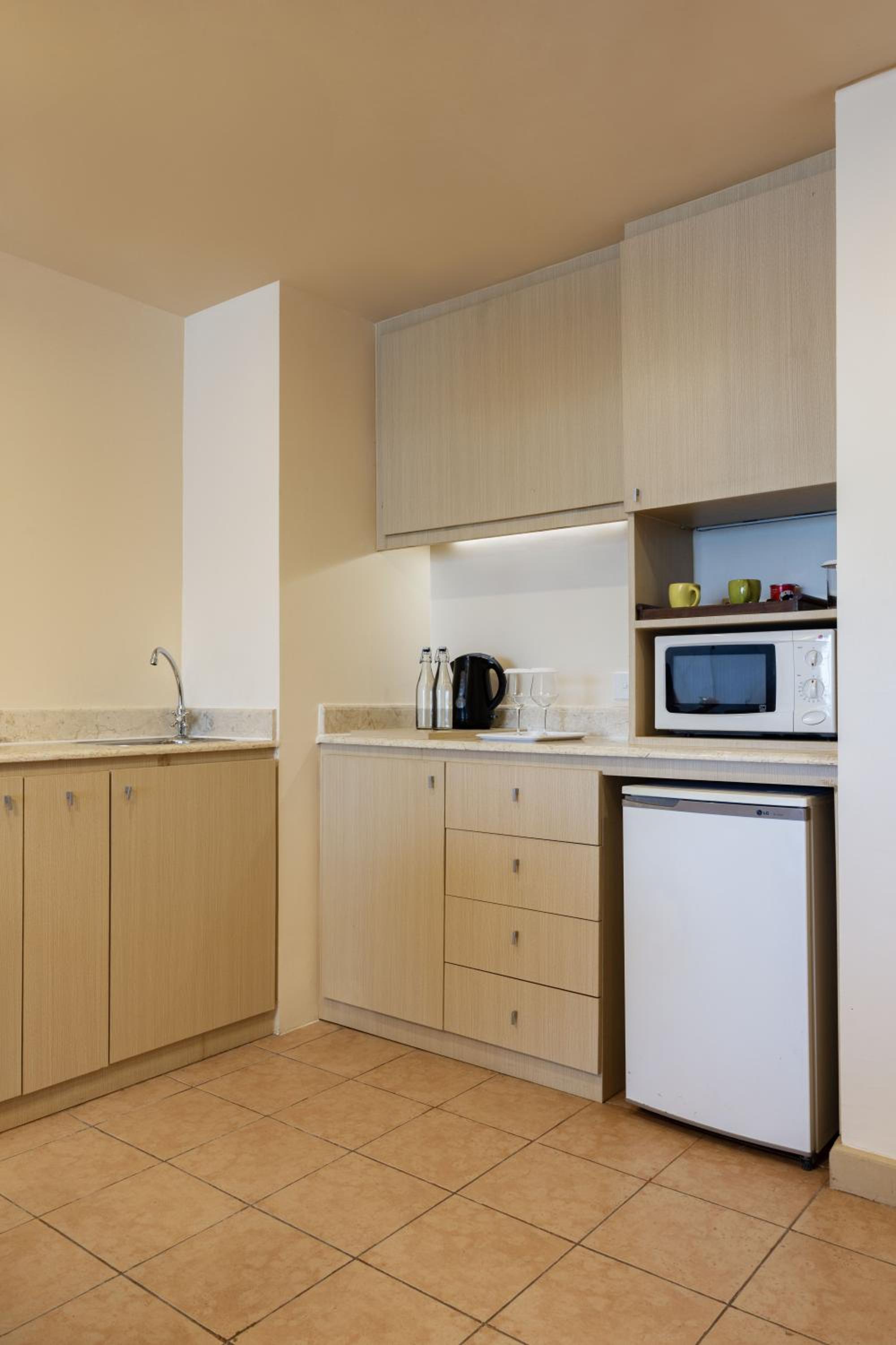 Island Suite - Free Return Transfer (BBT Terminal-Resort) - Photo 3