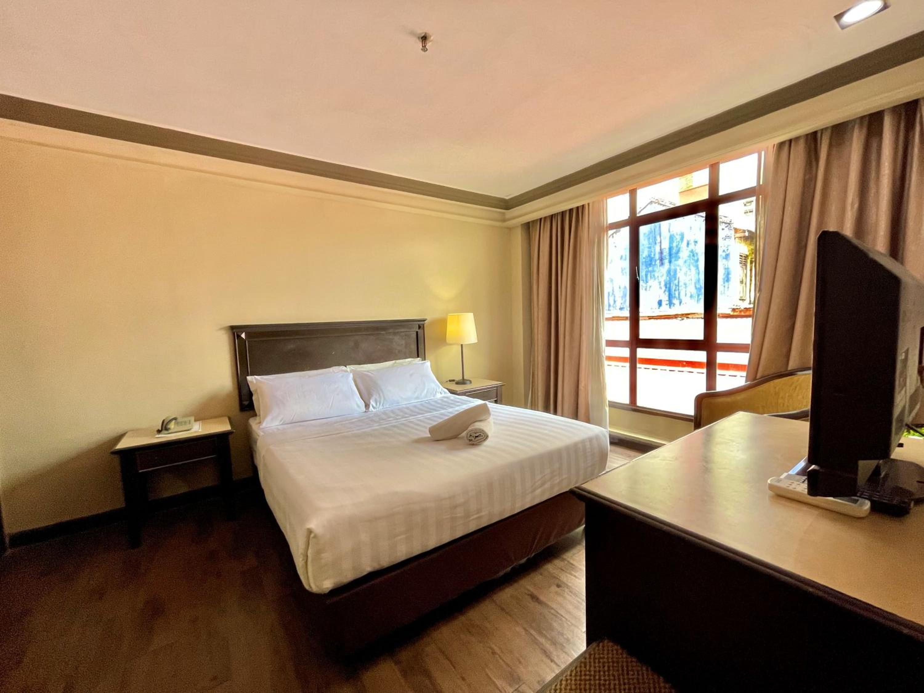 Standard Queen Room - Photo 6