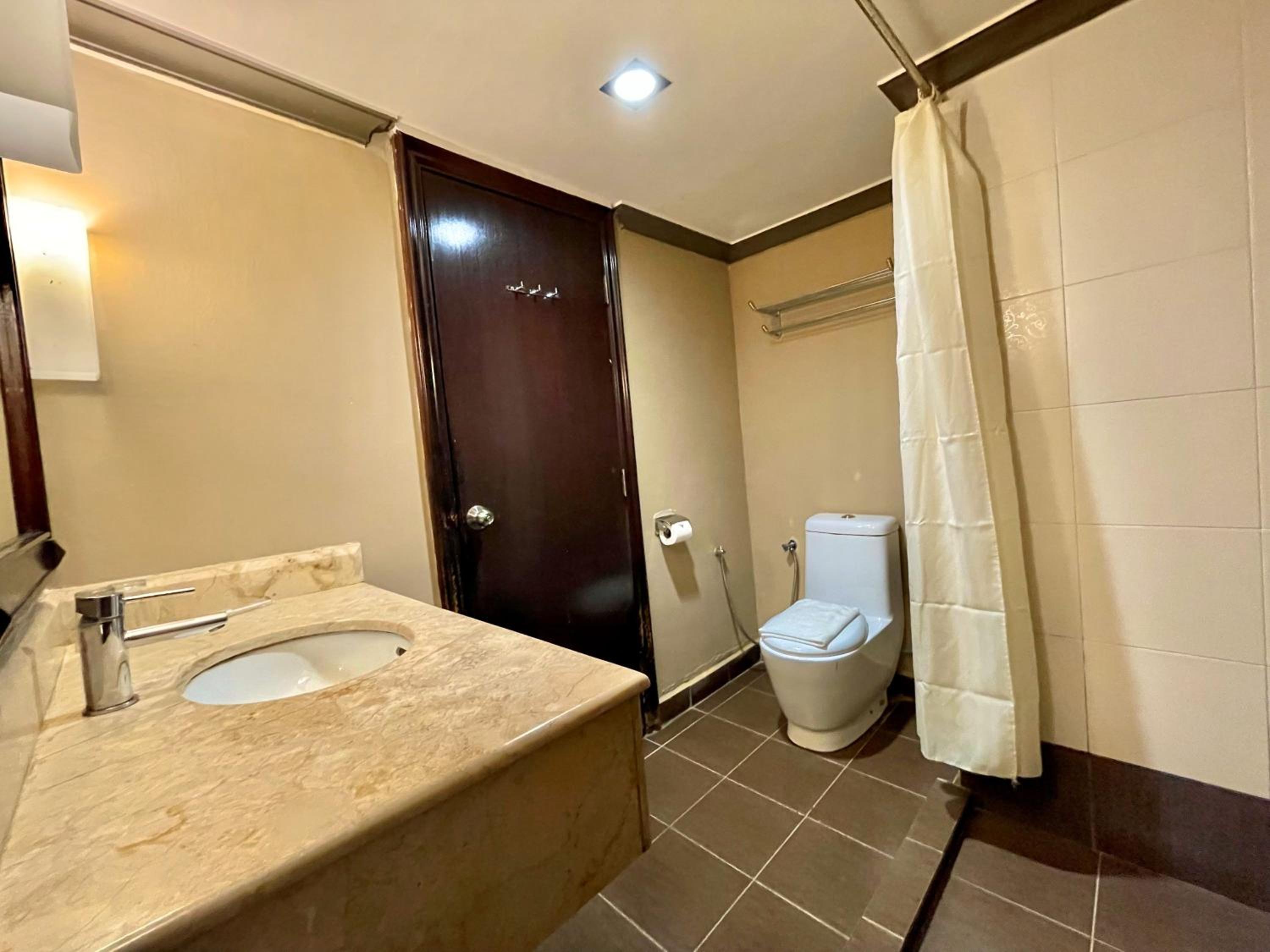Deluxe Twin Room - Photo 19
