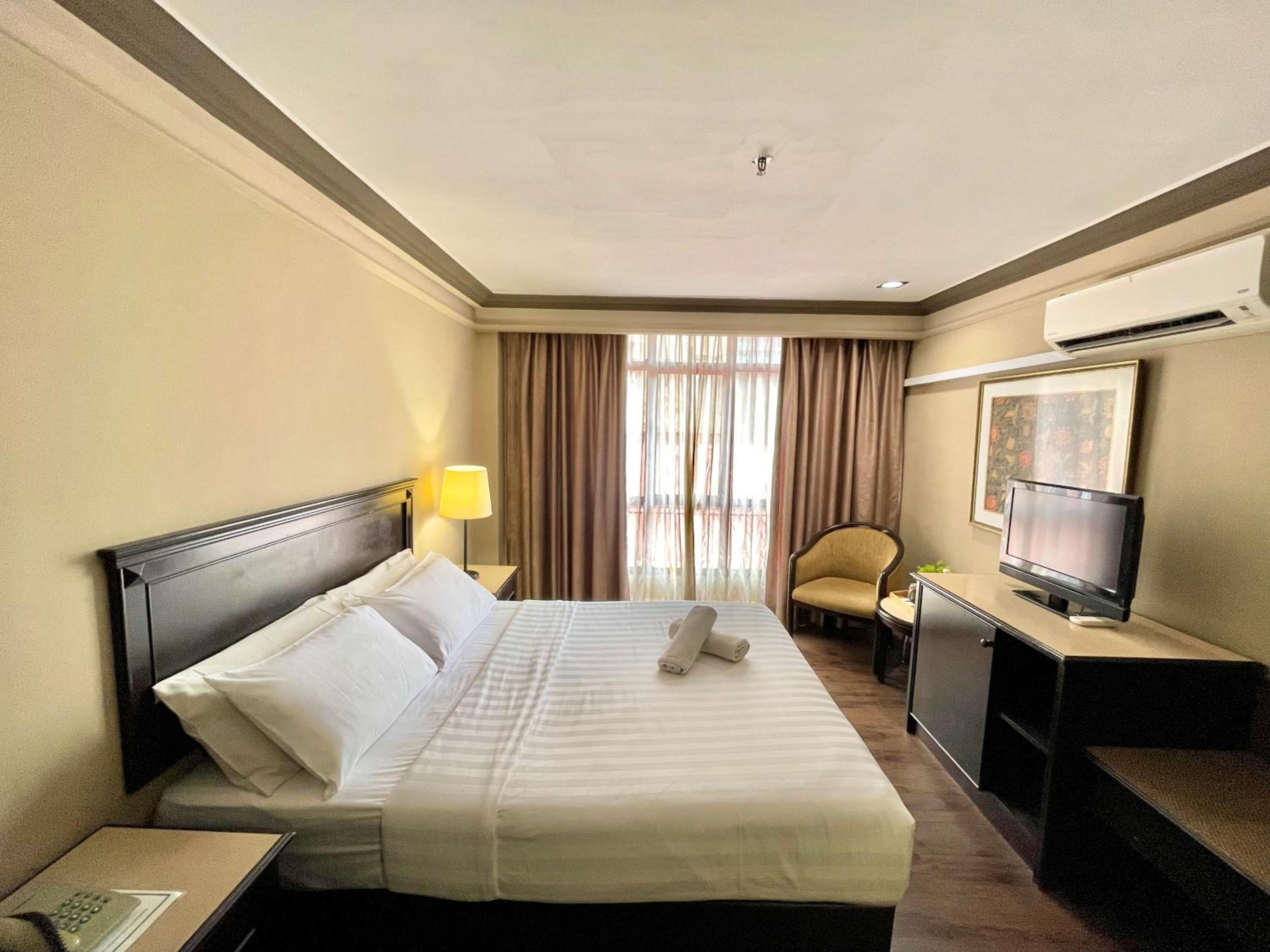 Standard Queen Room - Photo 10