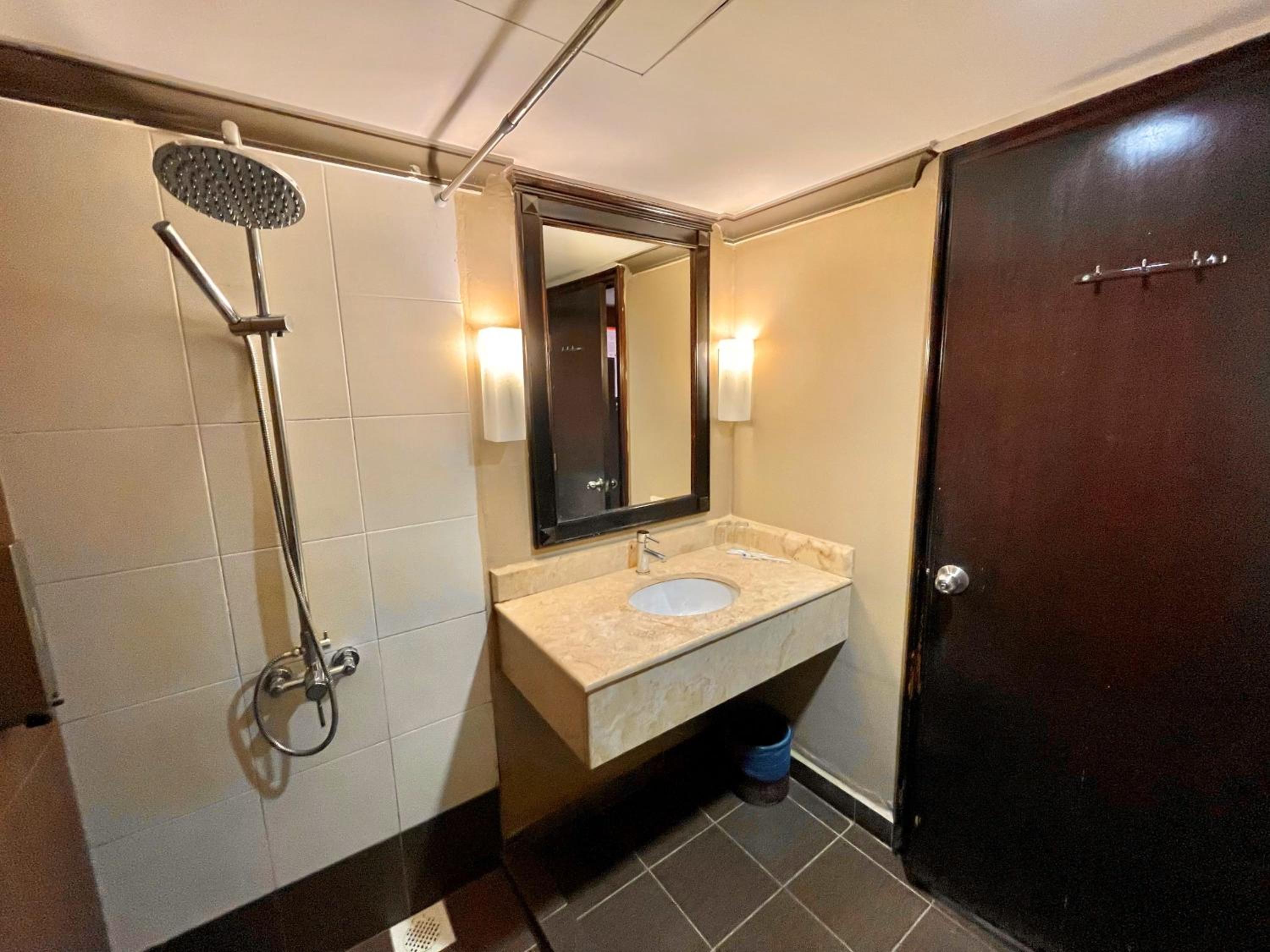 Deluxe Twin Room - Photo 20