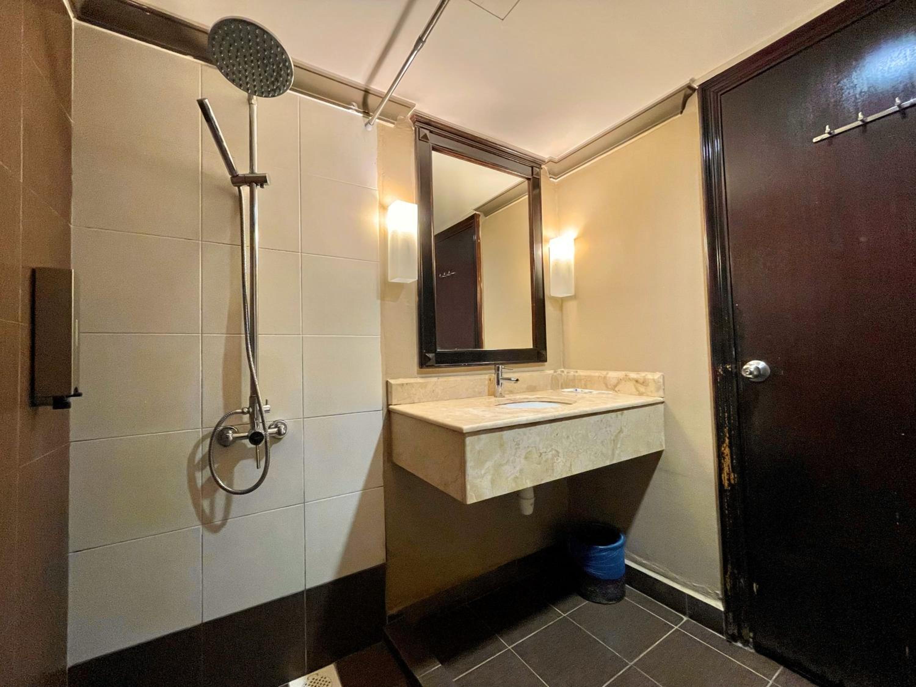 Deluxe Twin Room - Photo 18