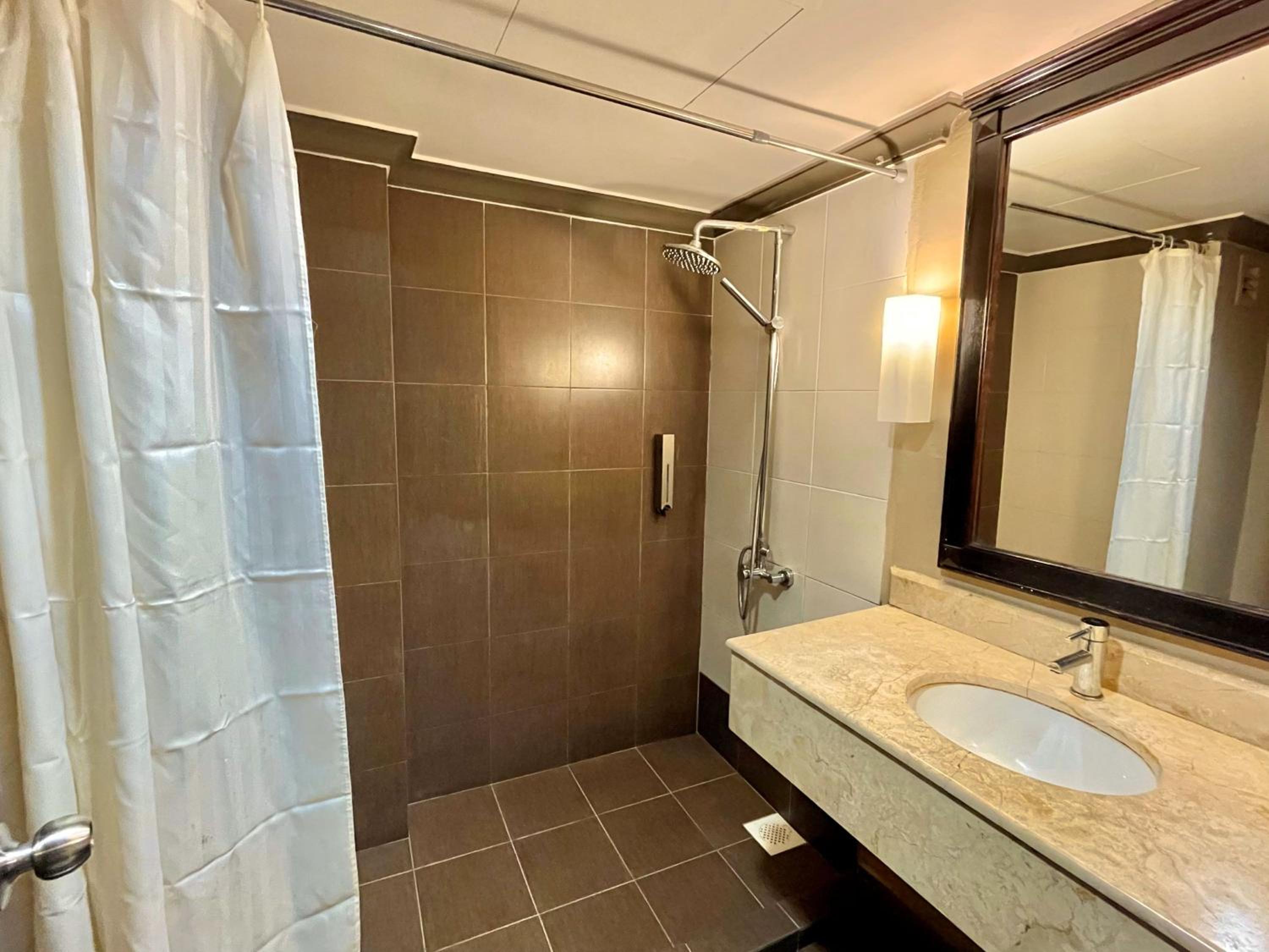 Deluxe Twin Room - Photo 22