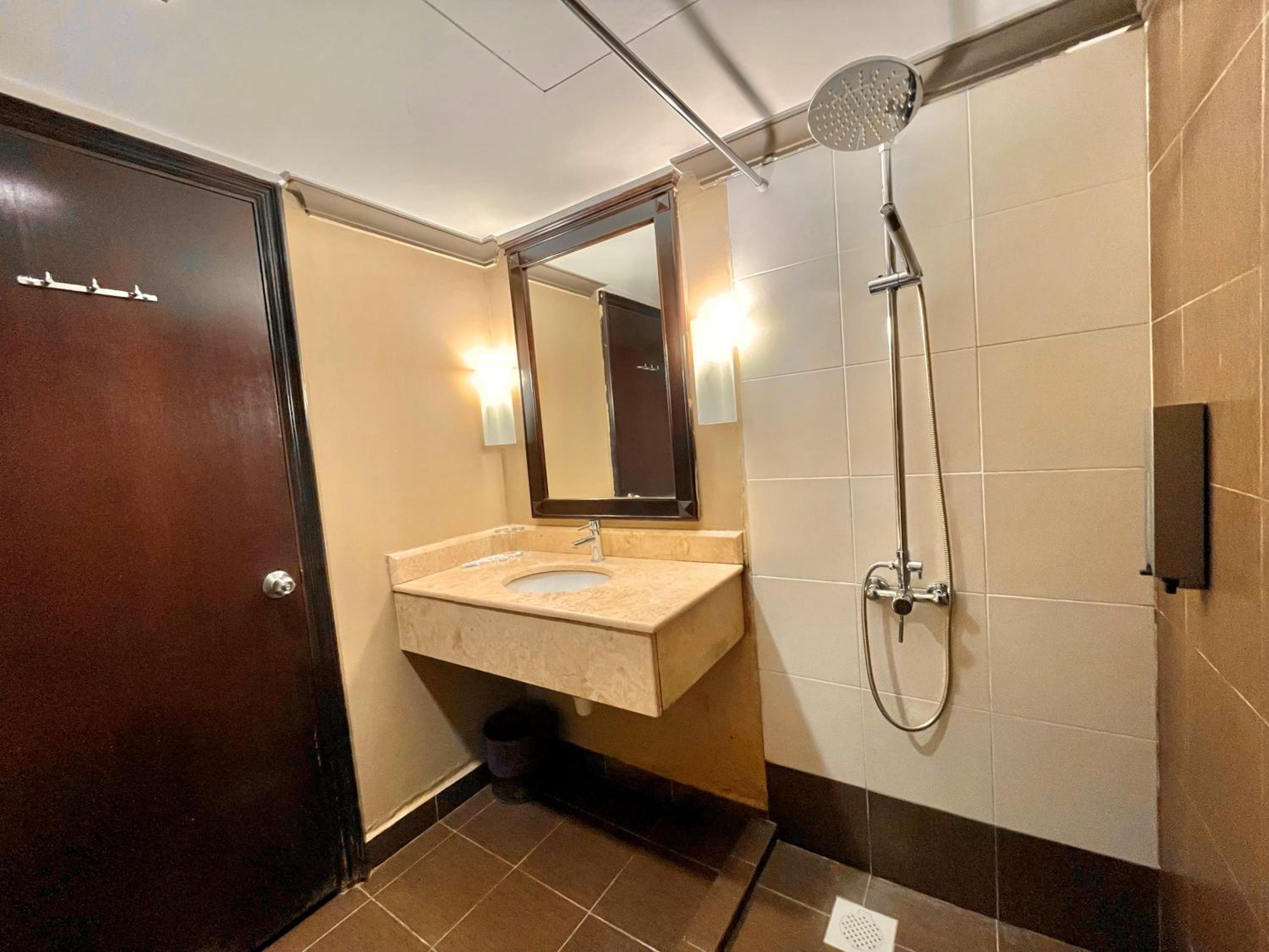 Deluxe Twin Room - Photo 7