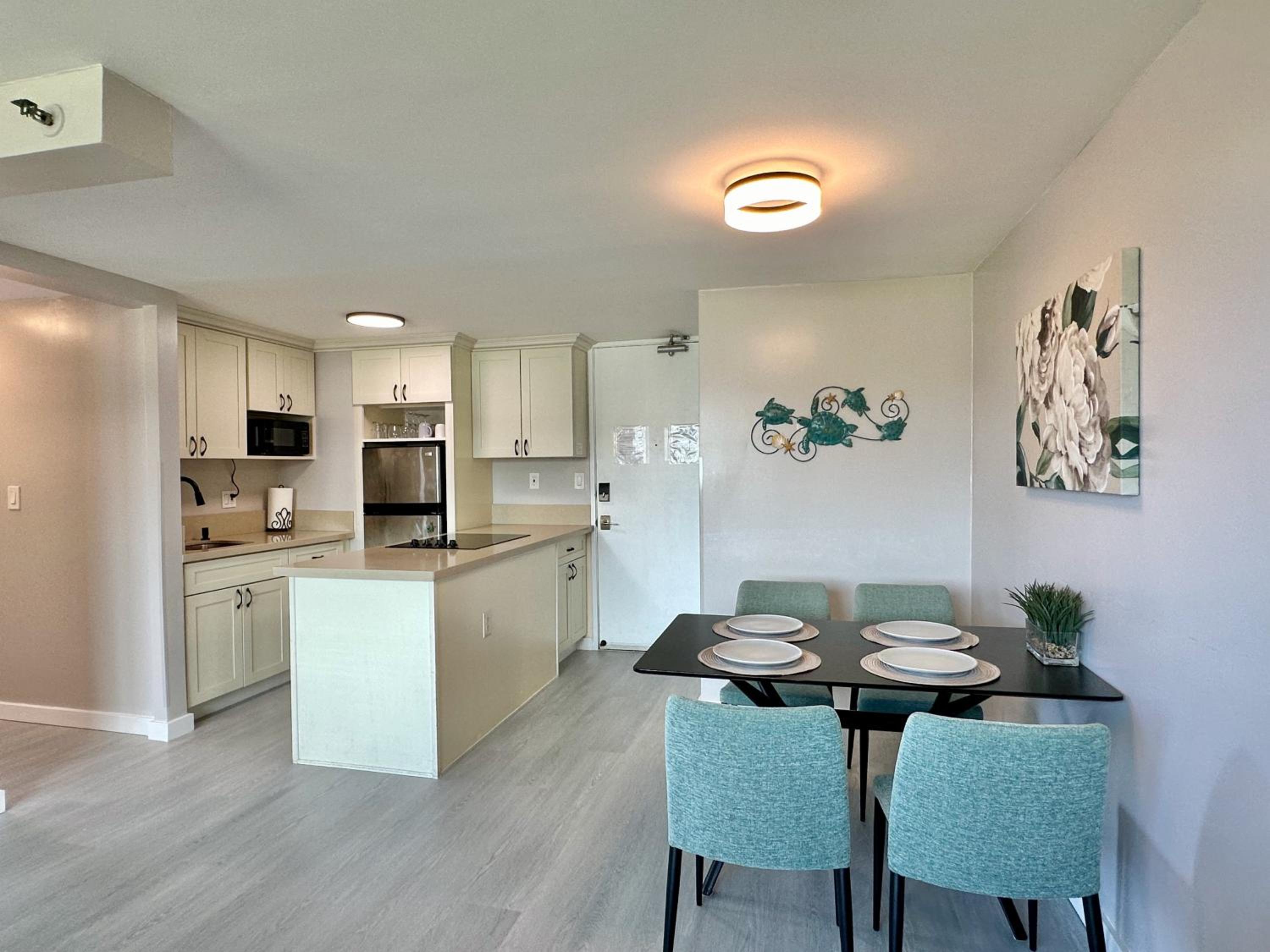 Amazing View Waikiki Beach 28th Floor 1BR Family and Group Condo: One-Bedroom Apartment photo