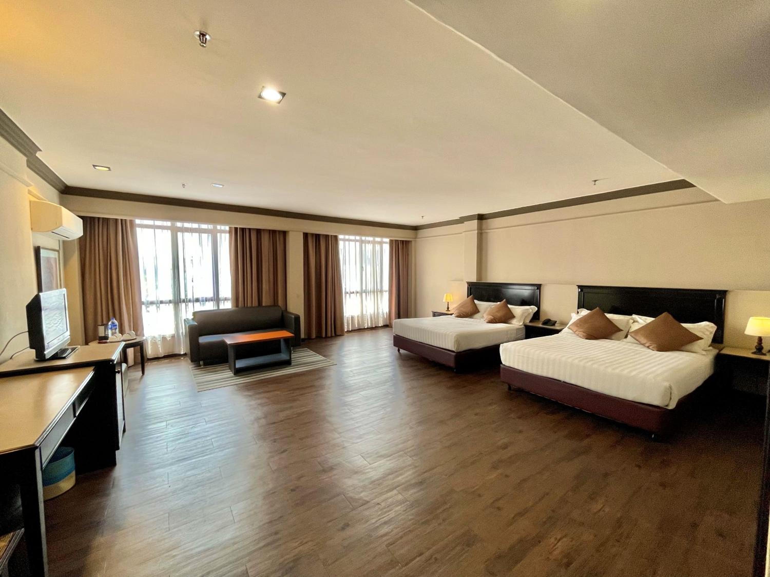 Deluxe Family Room - Photo 1