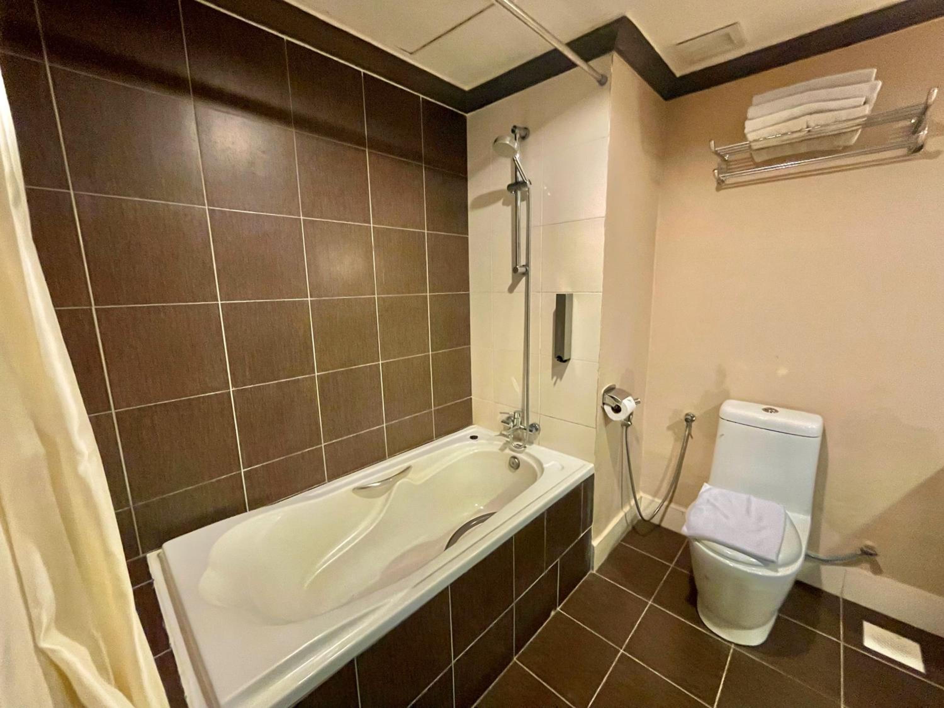 Deluxe King Room - Photo 2
