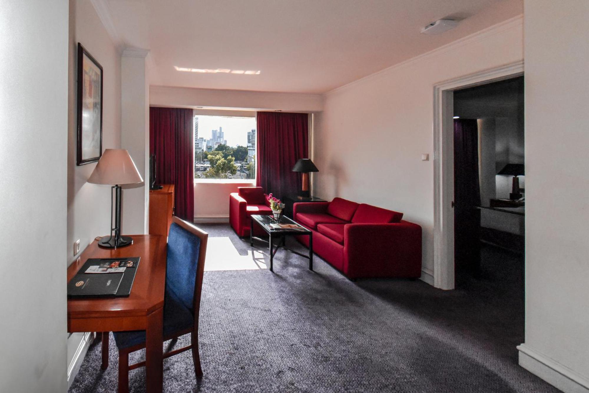 Deluxe King Suite - Photo 3