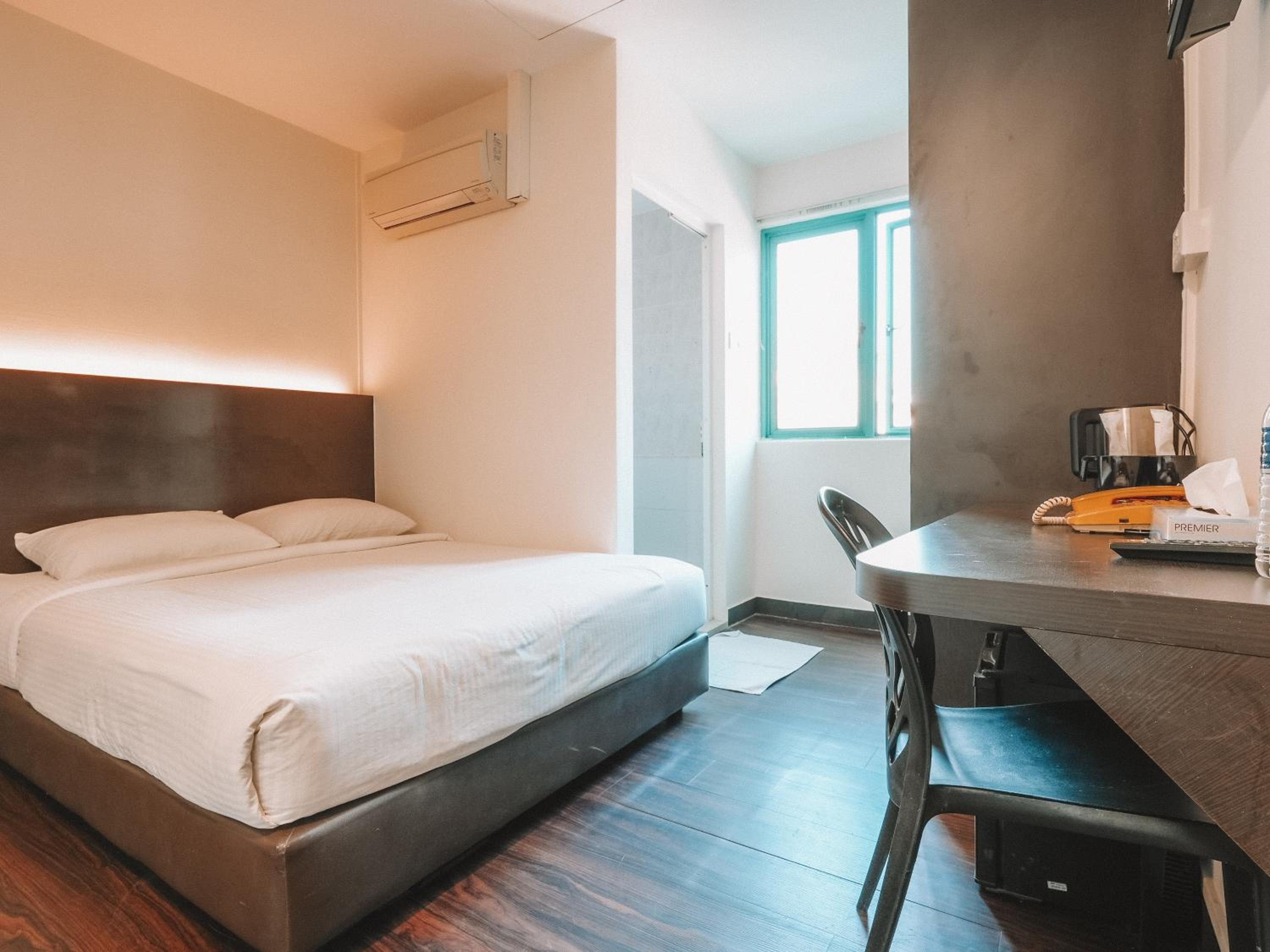 Connecting Room, Window