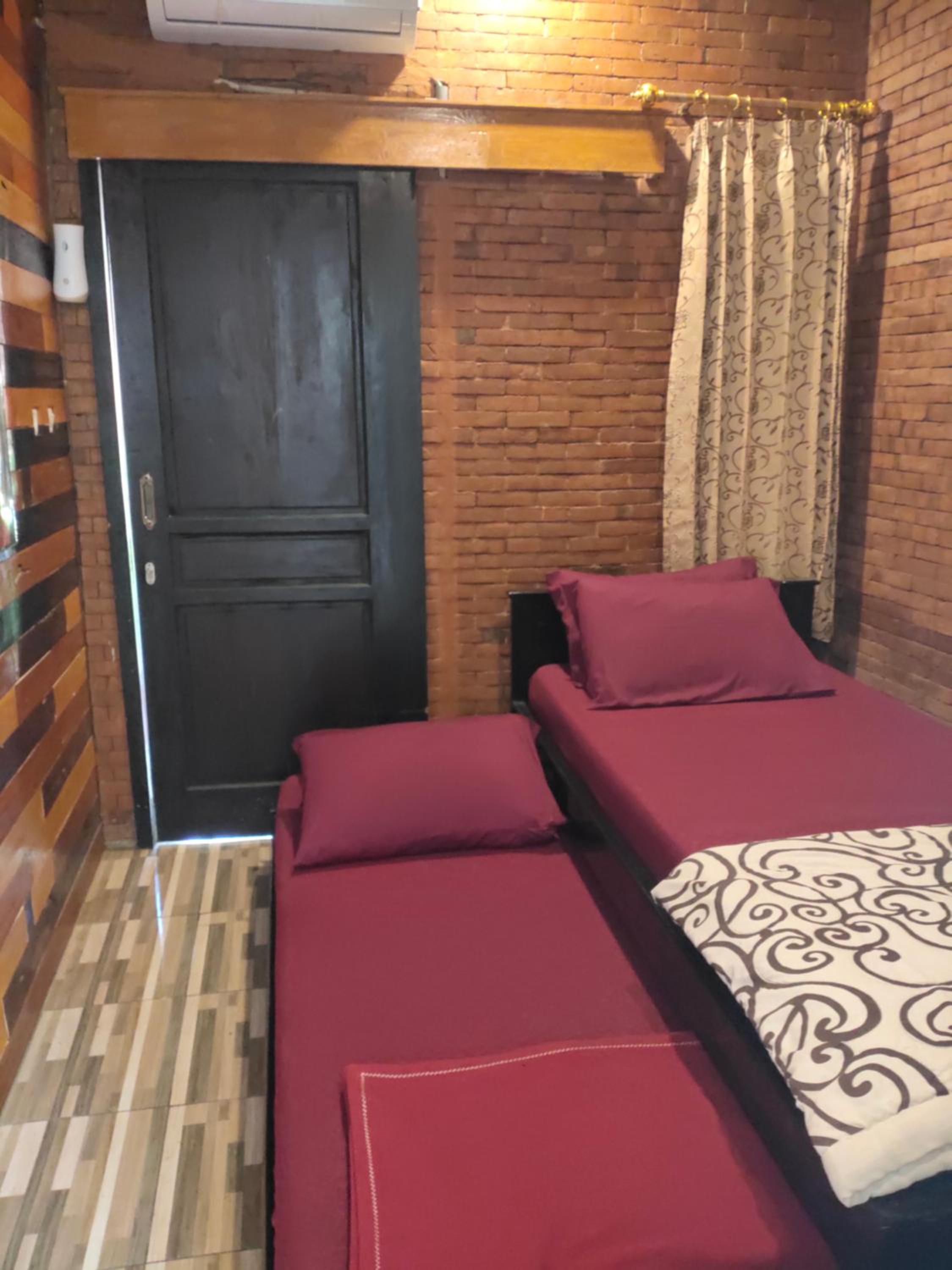 Standard Twin Room - Photo 3