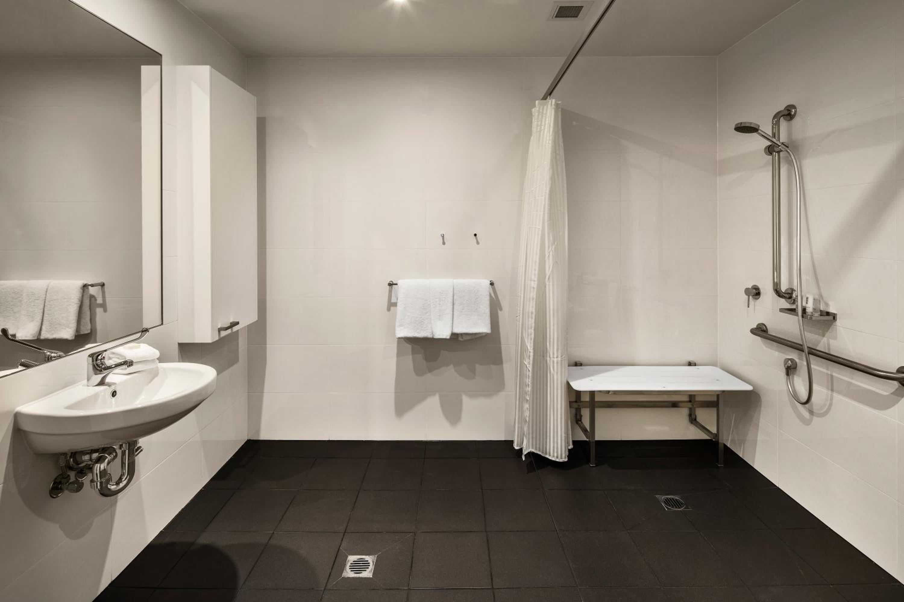 Studio Accessible Apartment photo 2