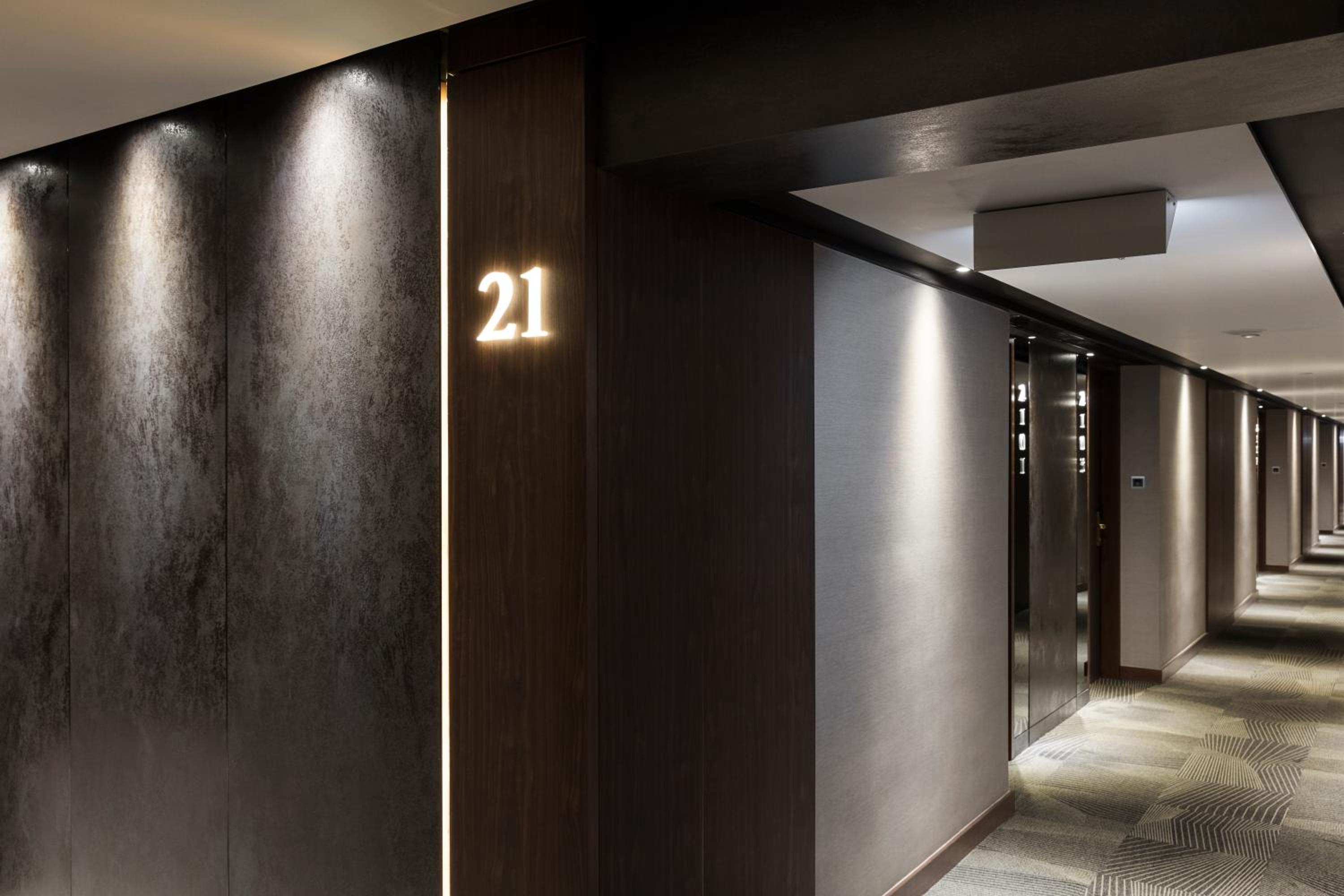 Signature Double Room thumbnail 5
