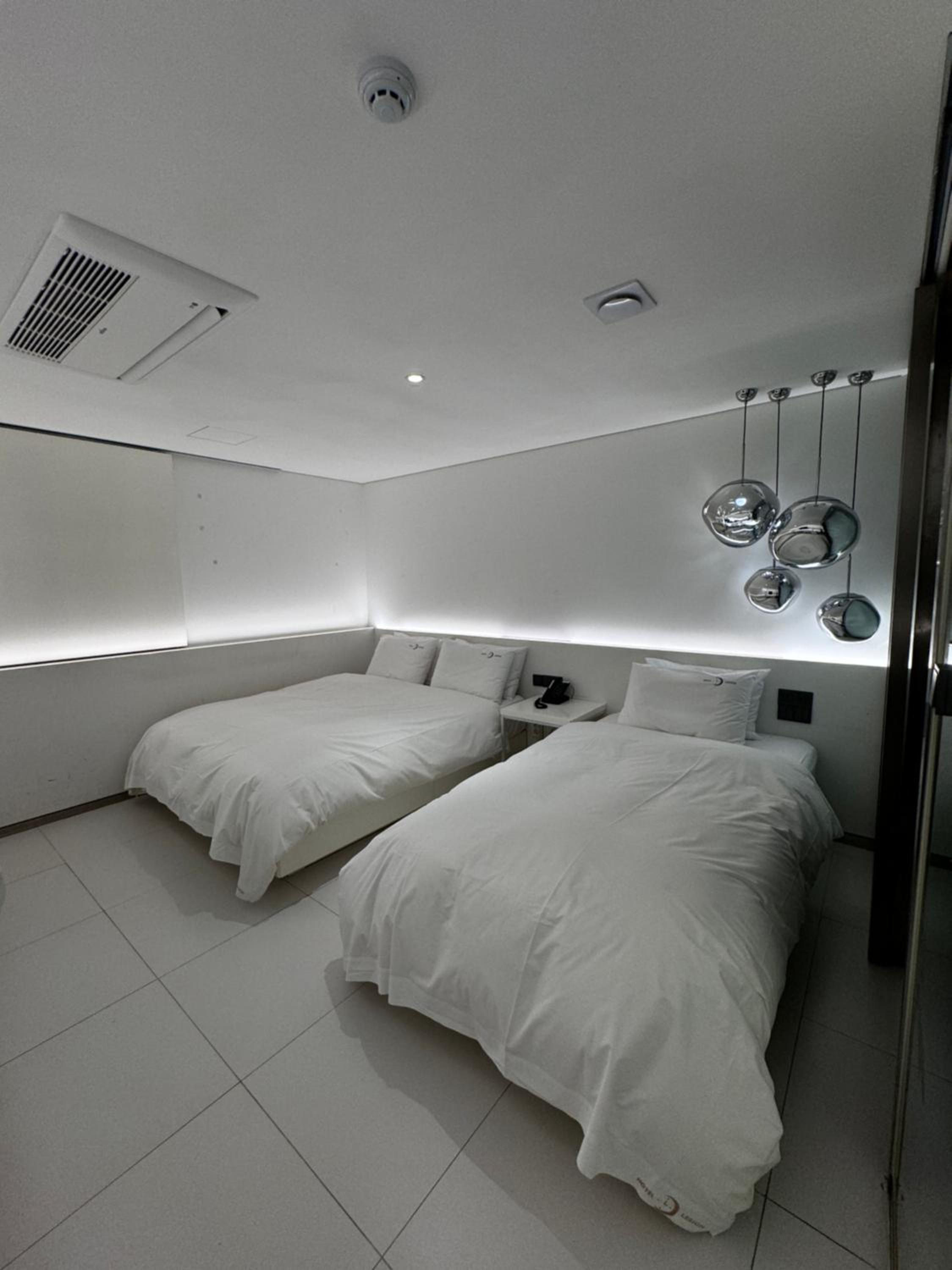 Twin Room - Photo 1