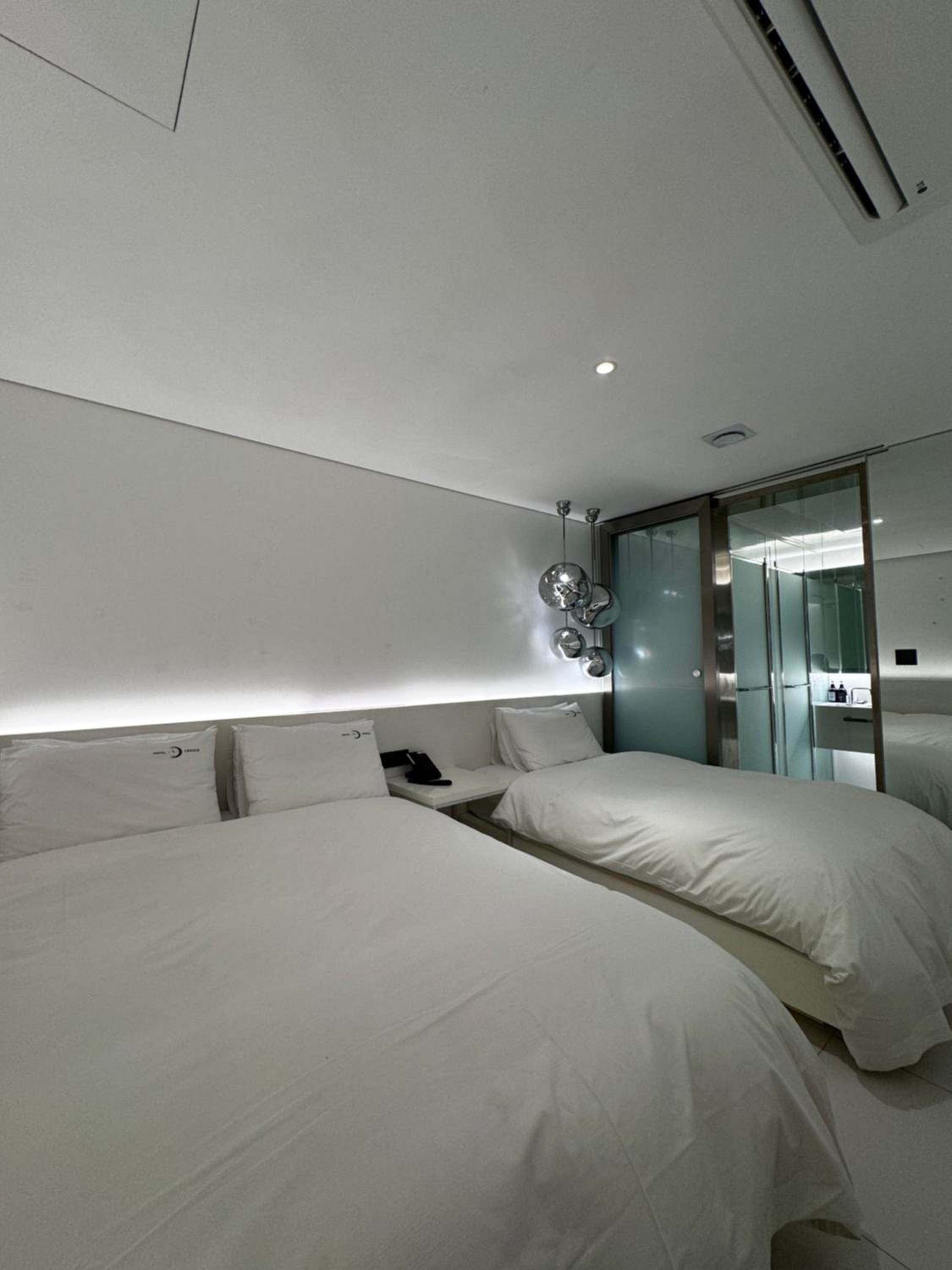 Twin Room - Photo 2