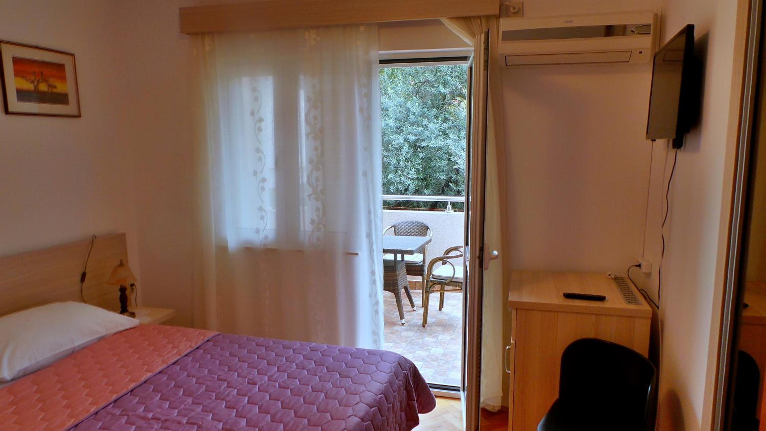 Double Room with Private Bathroom photo 1