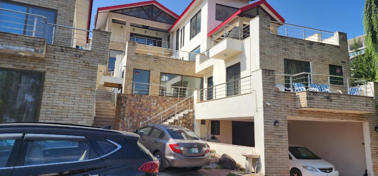 Four-Bedroom Vacation Home photo 2