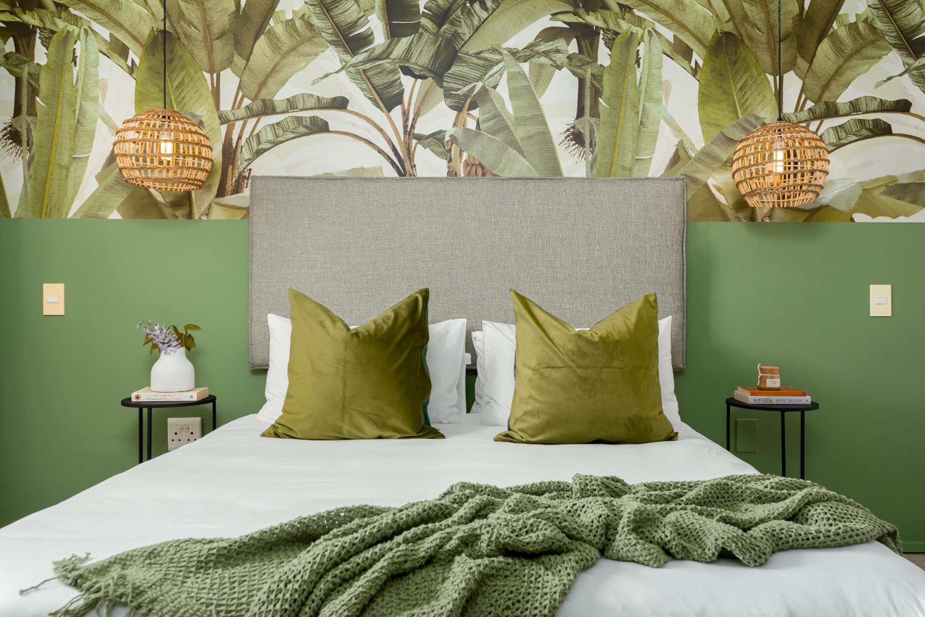 Standard Queen Room - Photo 10