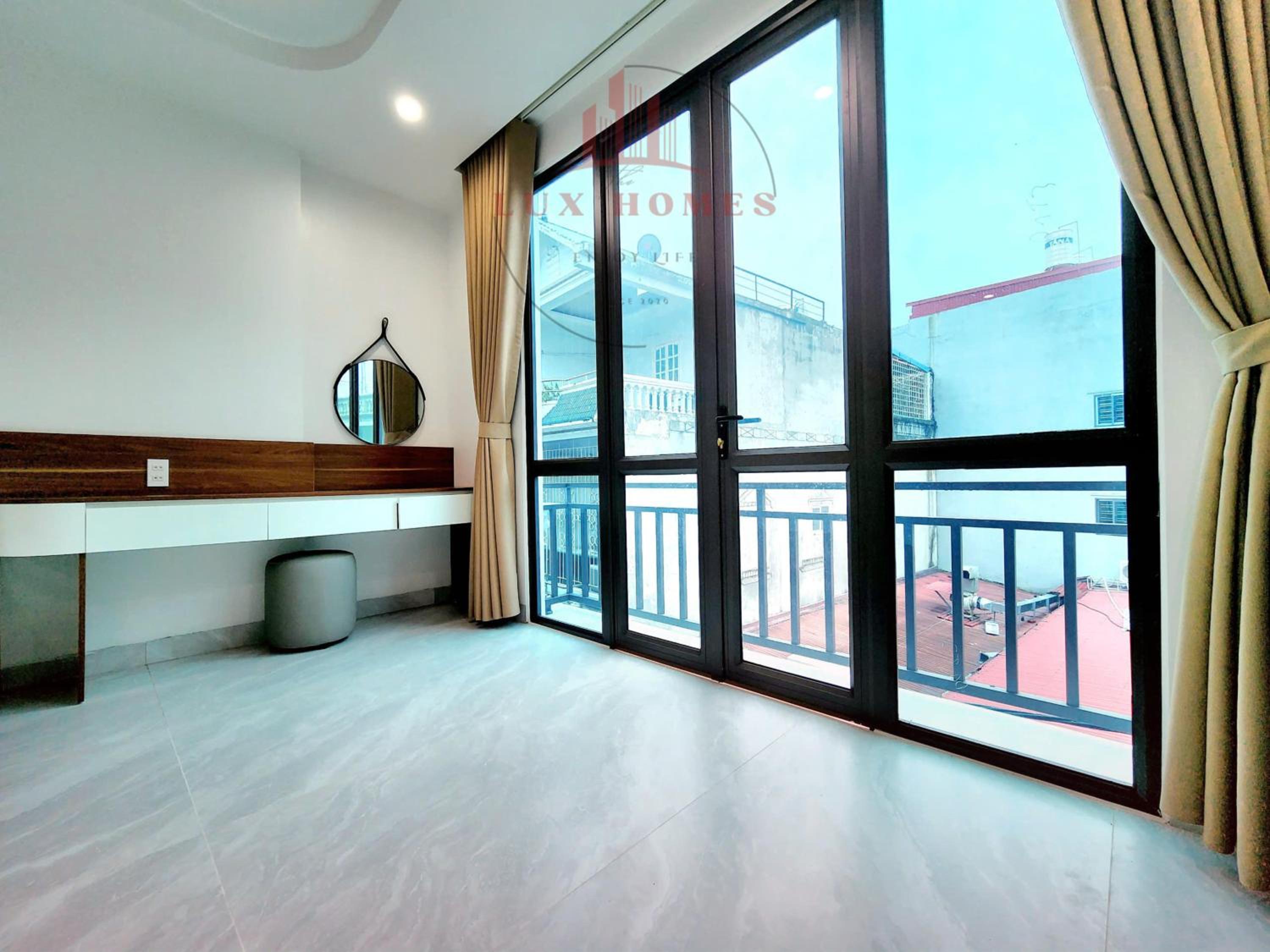 Apartment with Balcony photo 2