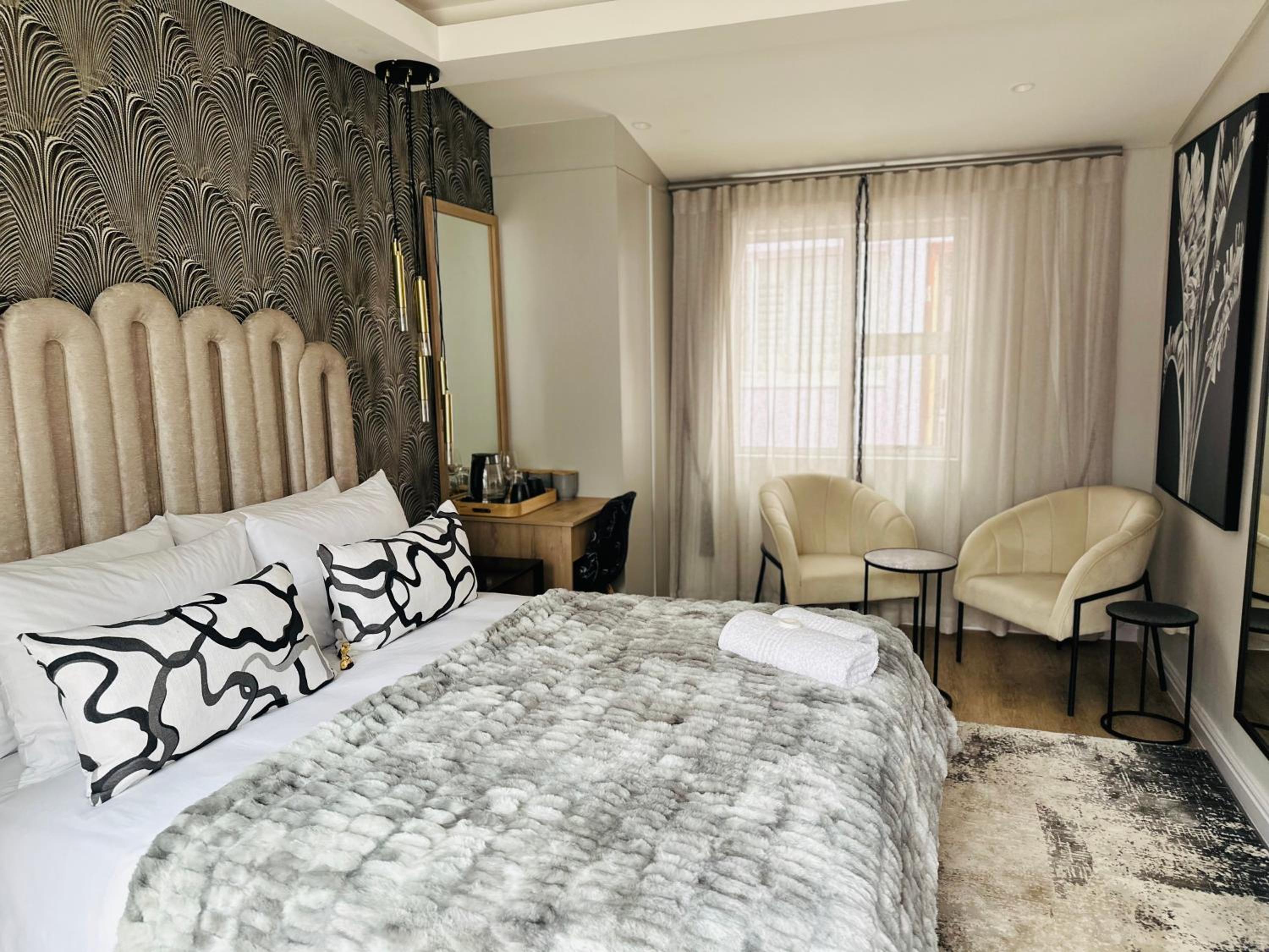 Deluxe Double Room (1 adult + 1 child) photo 3